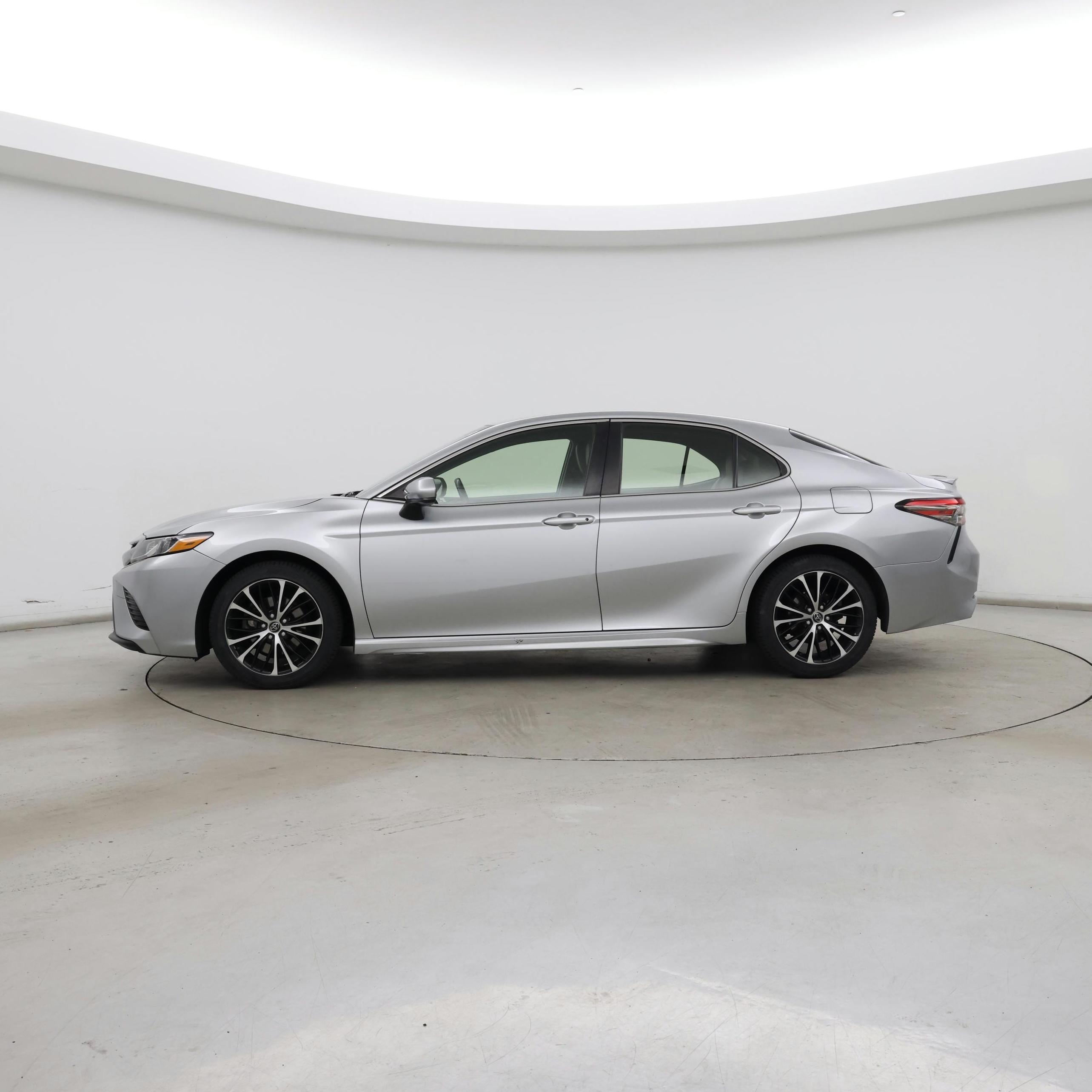 Thumbnail: 2018 Toyota Camry - 3