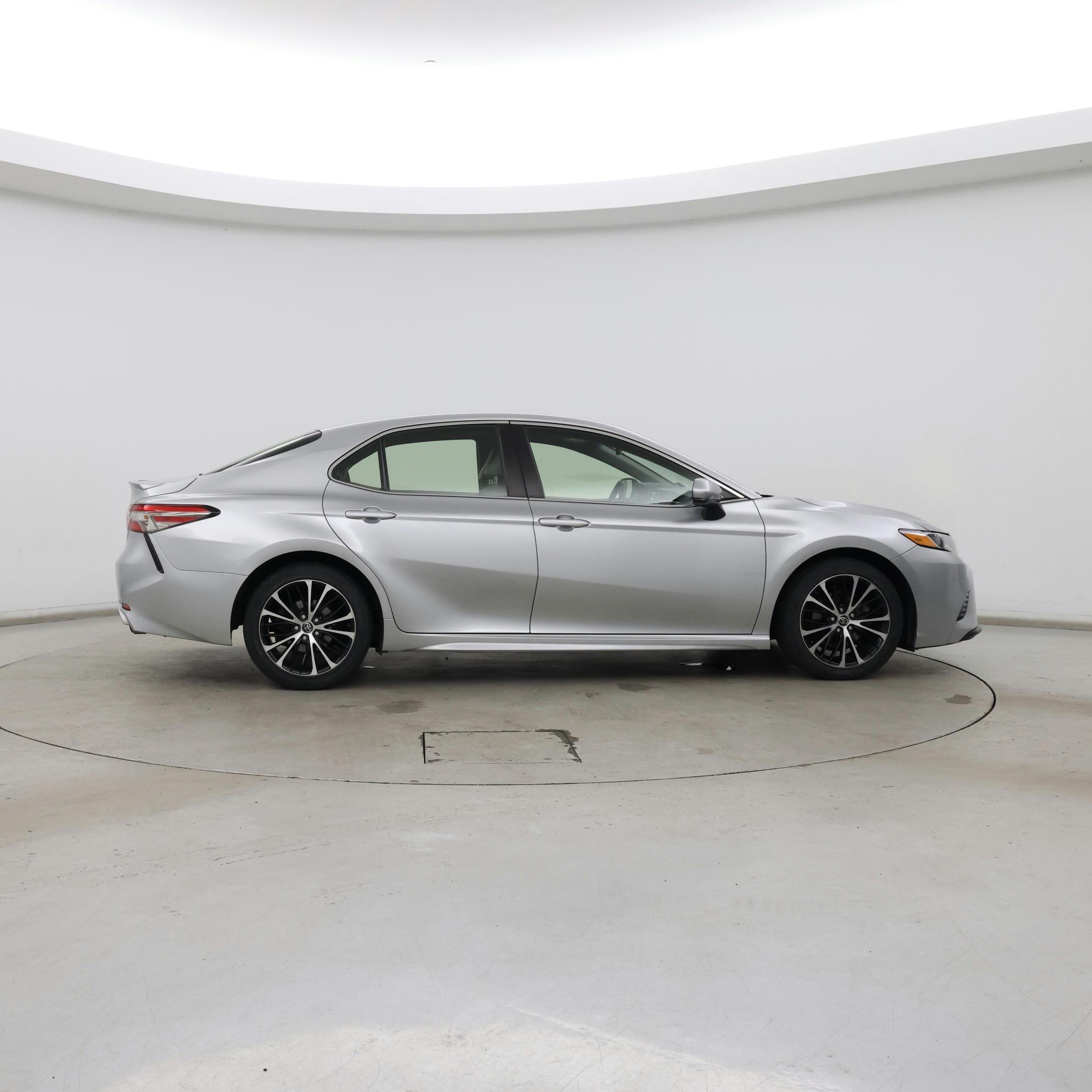 Thumbnail: 2018 Toyota Camry - 7