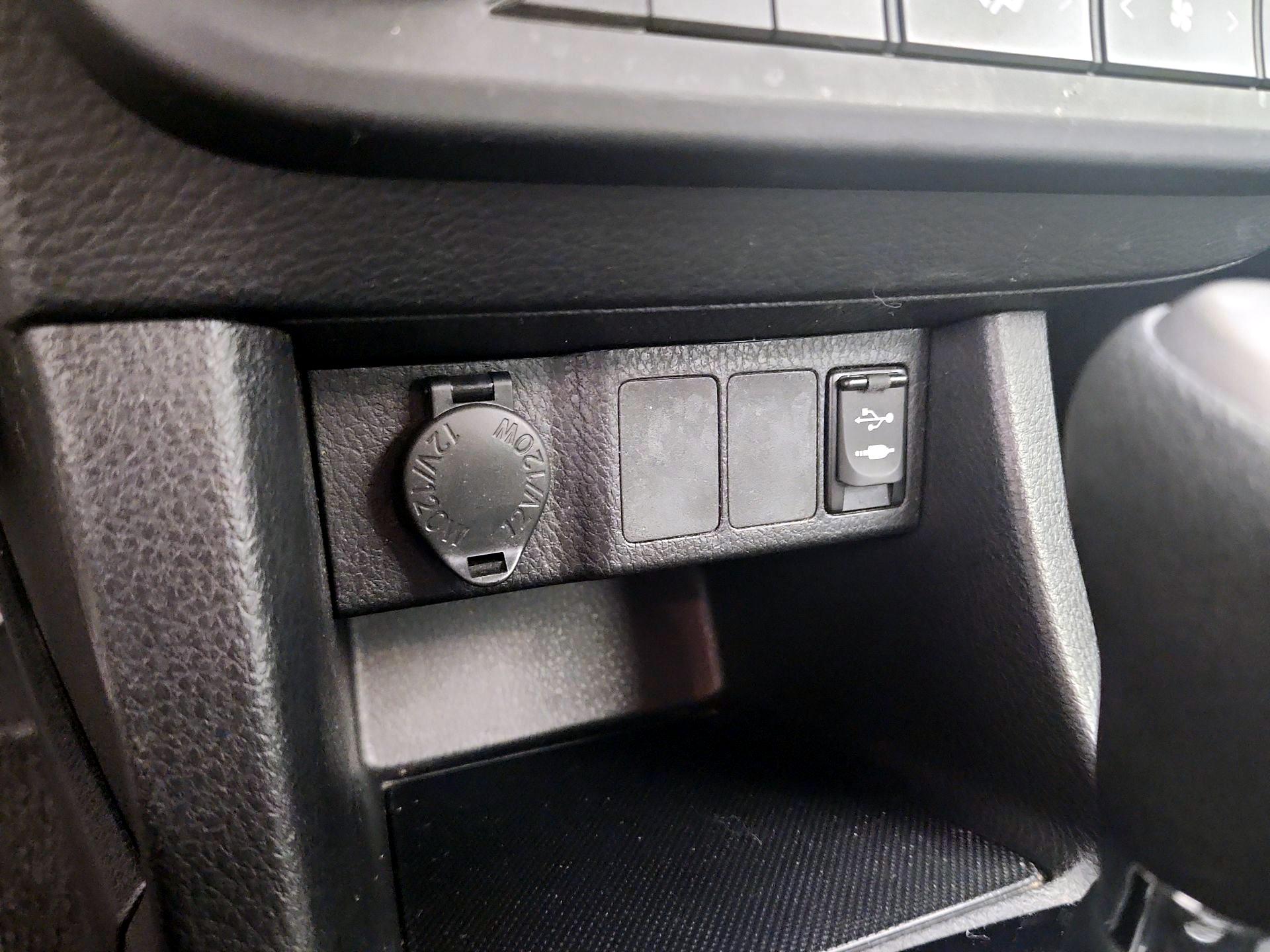 Thumbnail: 2014 Toyota Corolla - 18