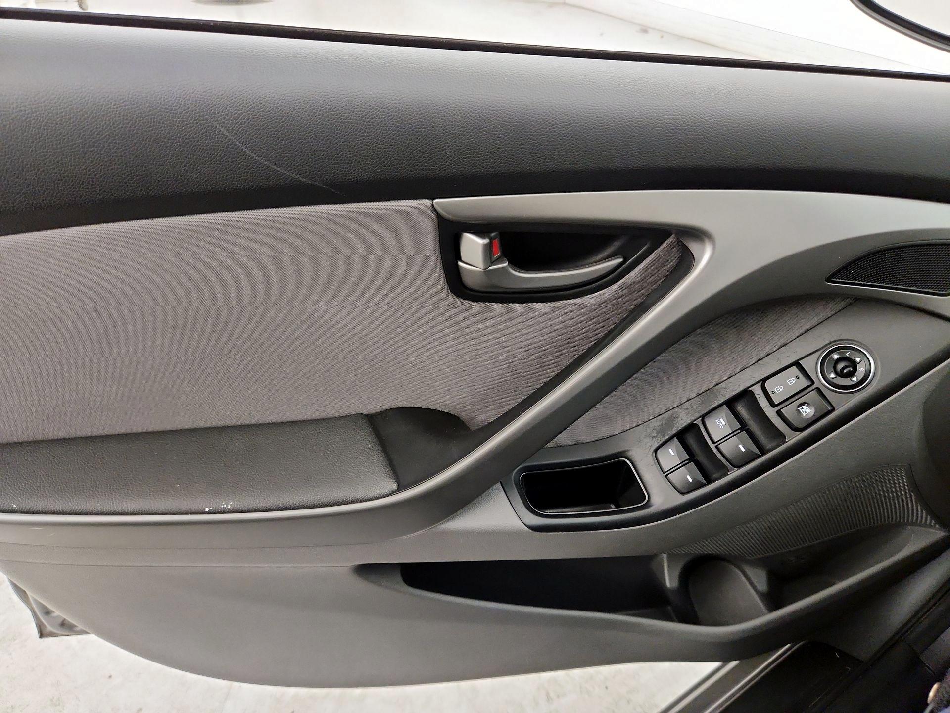 Thumbnail: 2015 Hyundai Elantra - 12