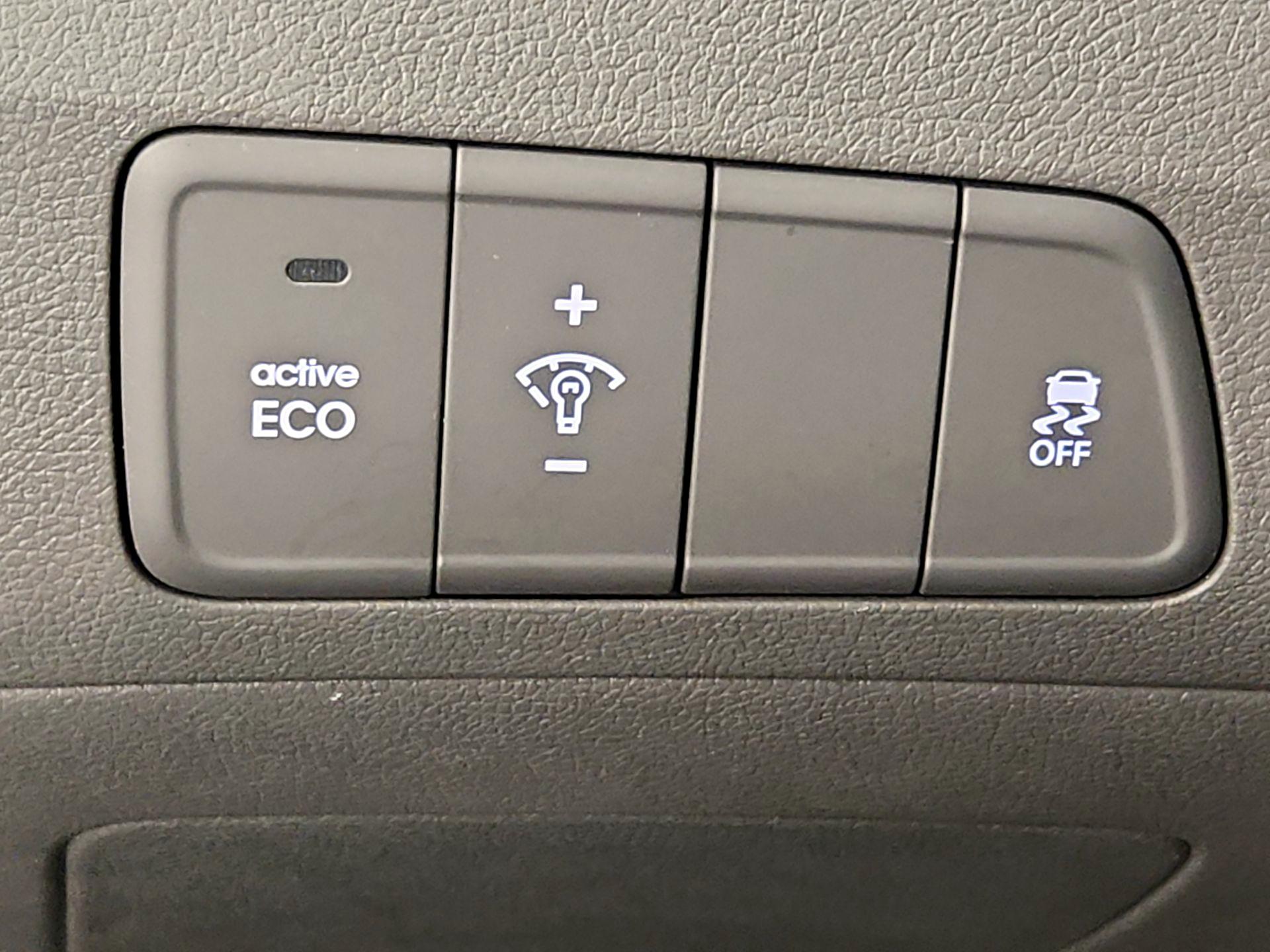 Thumbnail: 2015 Hyundai Elantra - 13