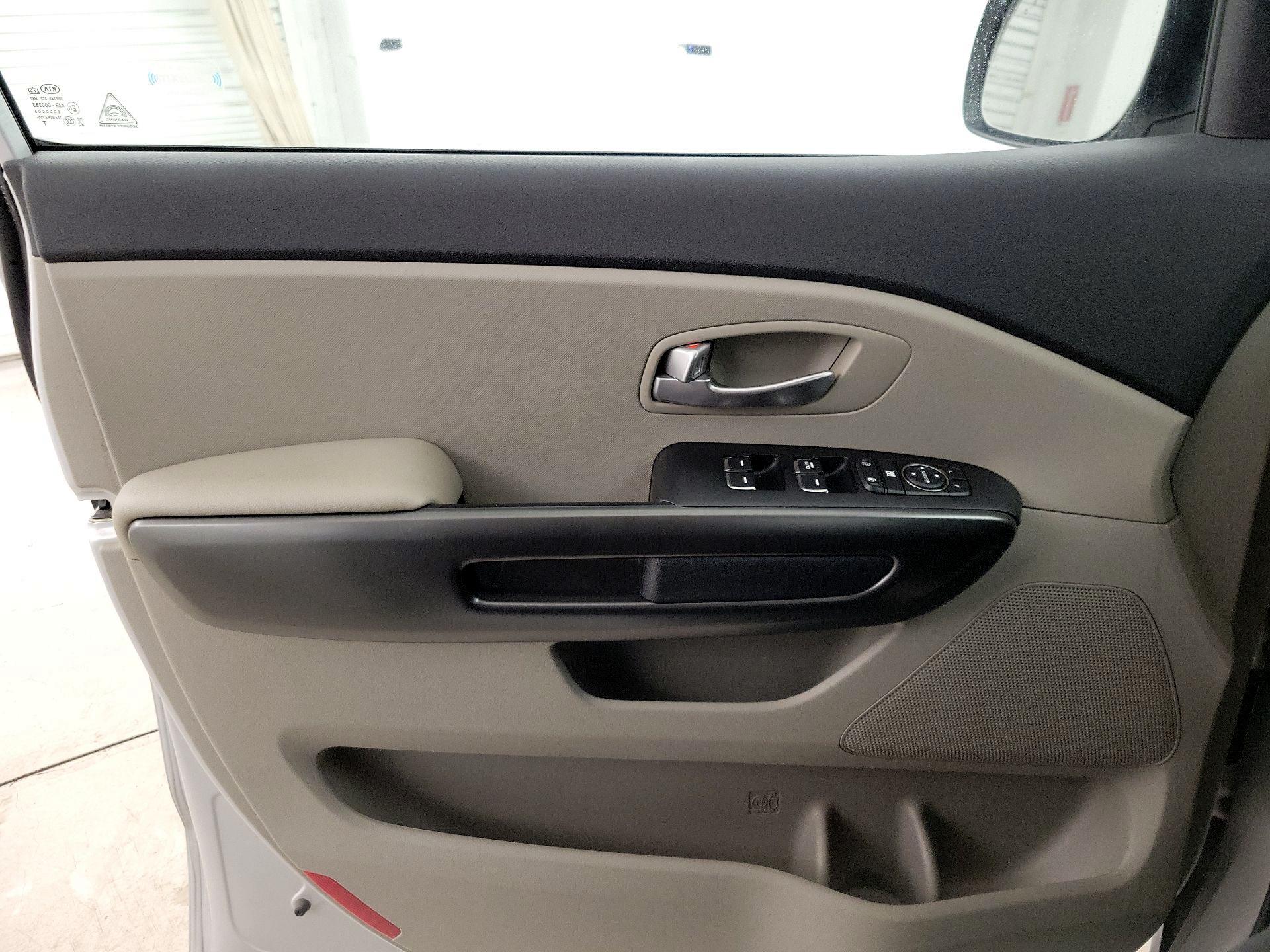 Thumbnail: 2021 Kia Sedona - 12