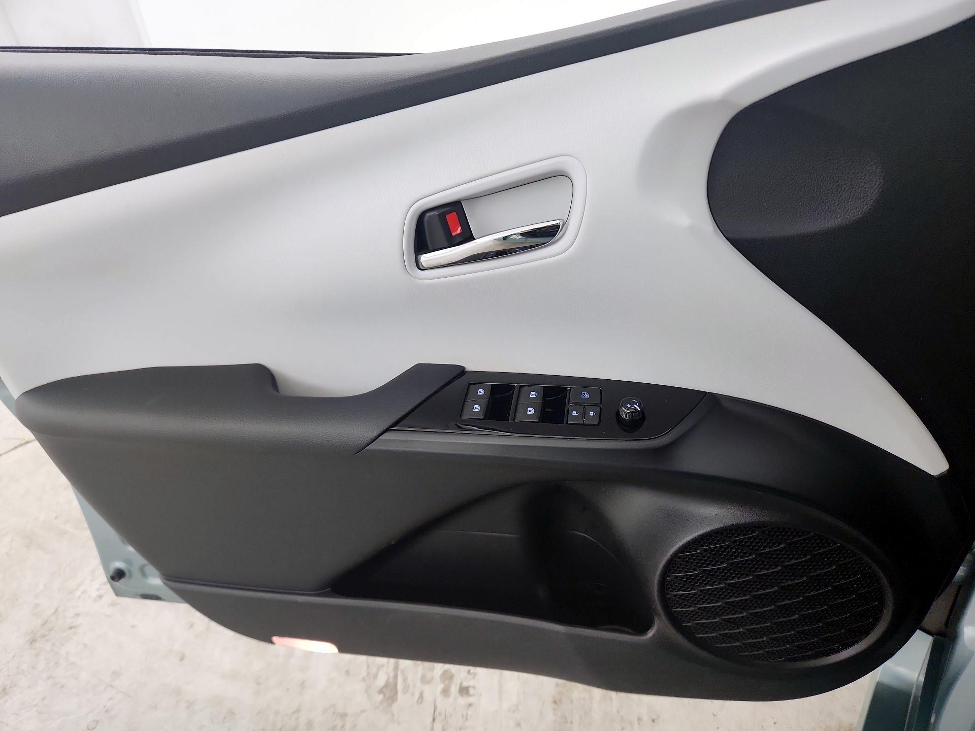 Thumbnail: 2016 Toyota Prius - 12