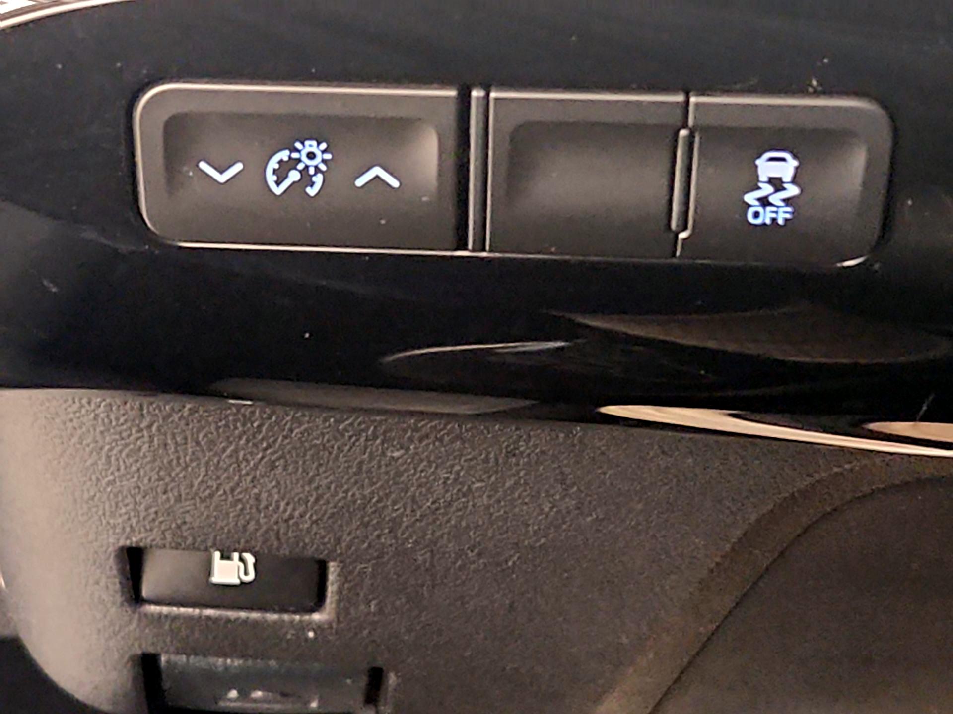 Thumbnail: 2016 Toyota Prius - 13