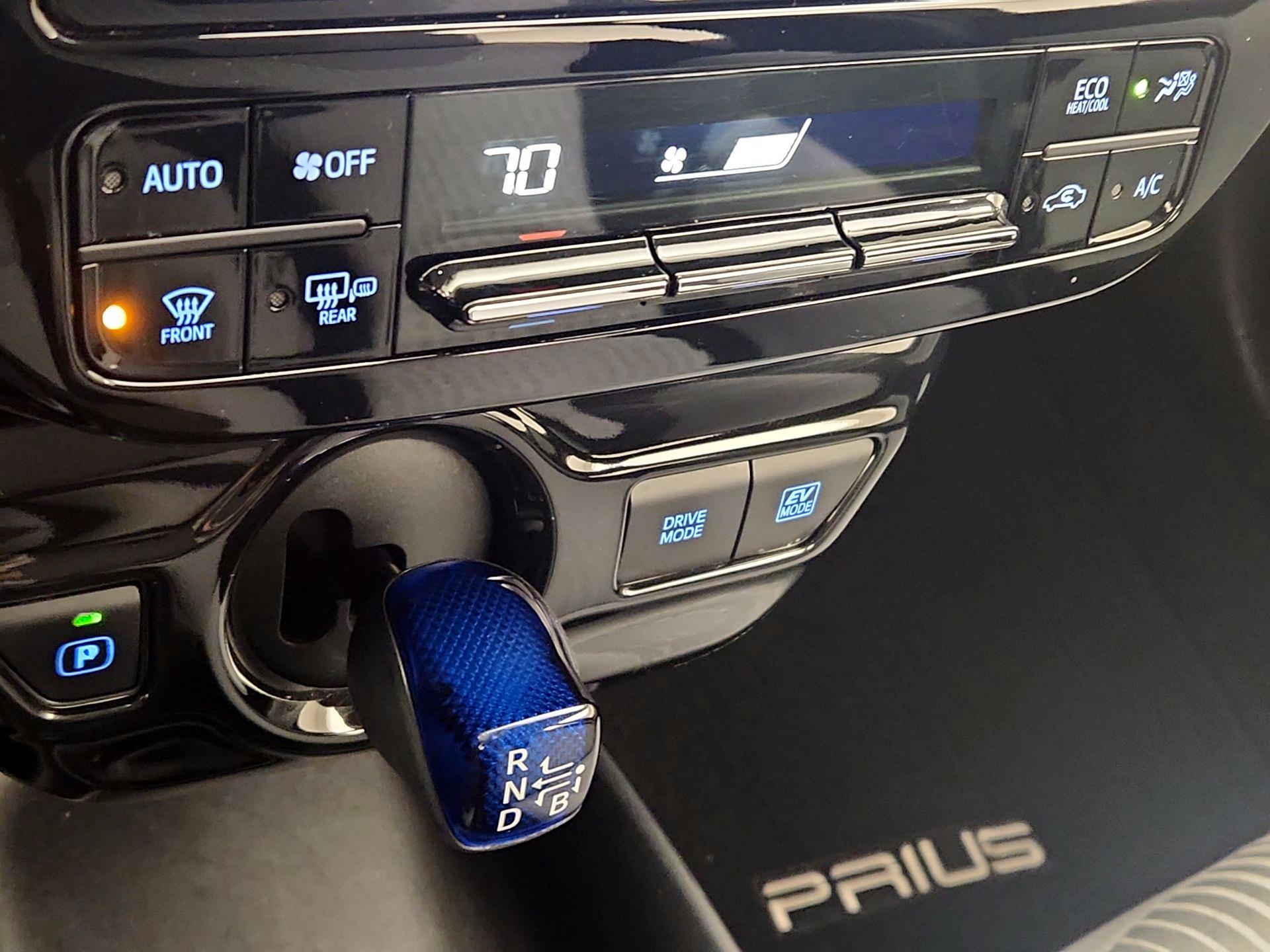 Thumbnail: 2016 Toyota Prius - 16