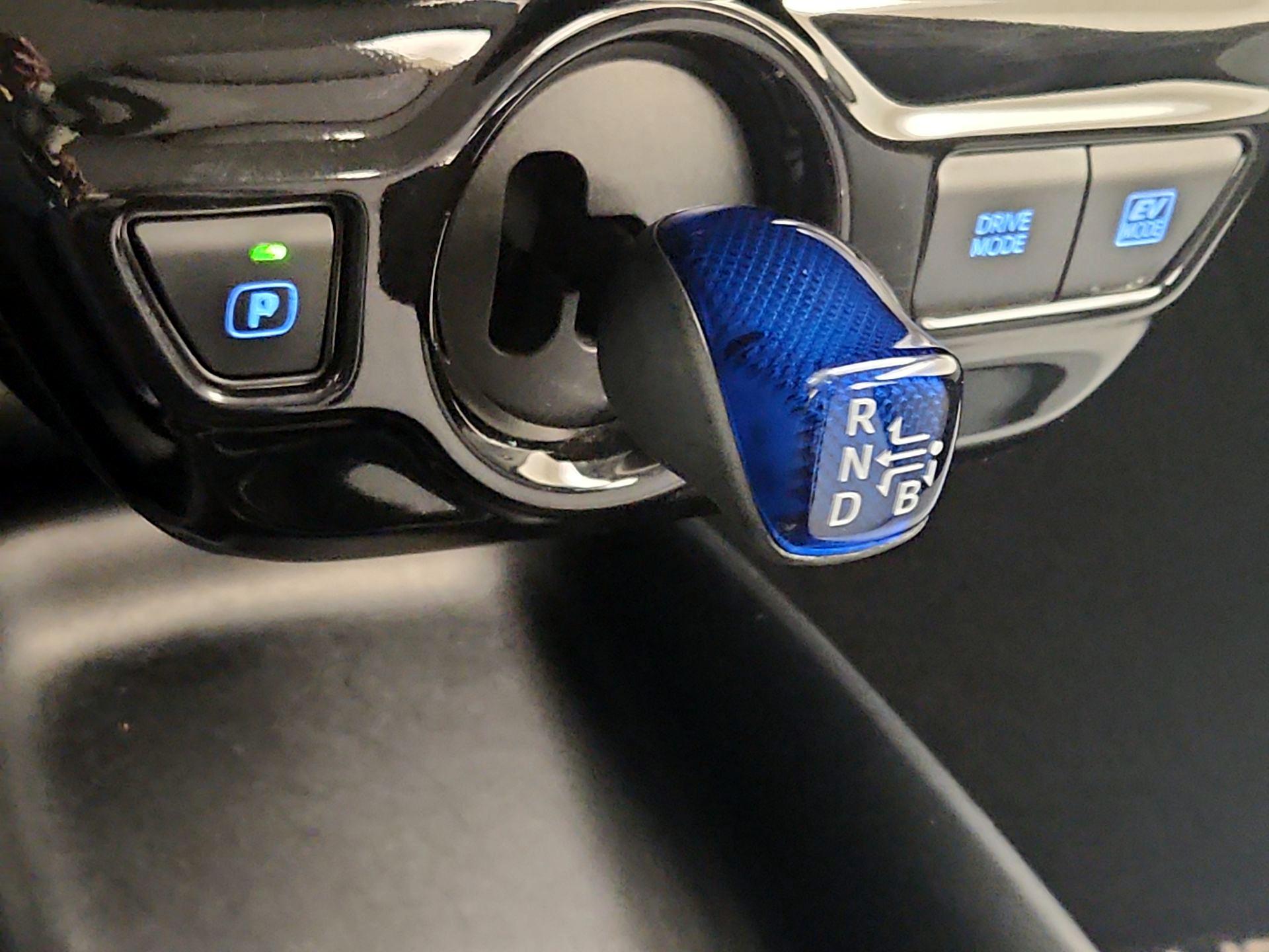 Thumbnail: 2016 Toyota Prius - 17