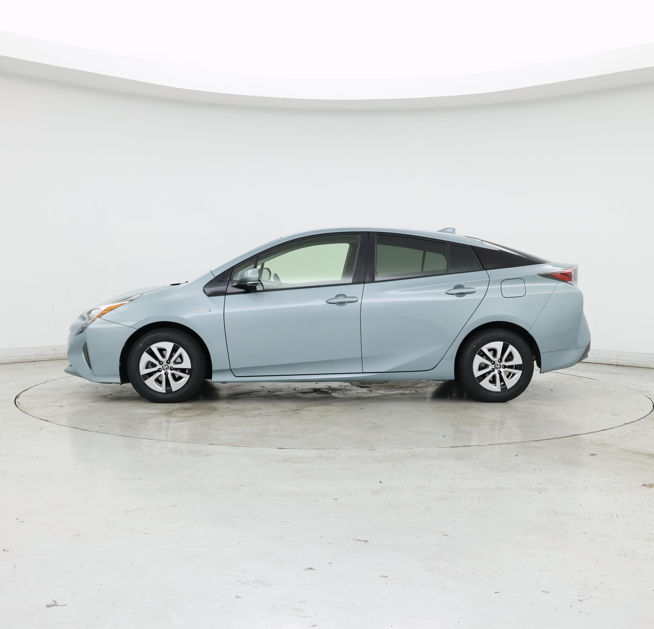 Thumbnail: 2016 Toyota Prius - 3