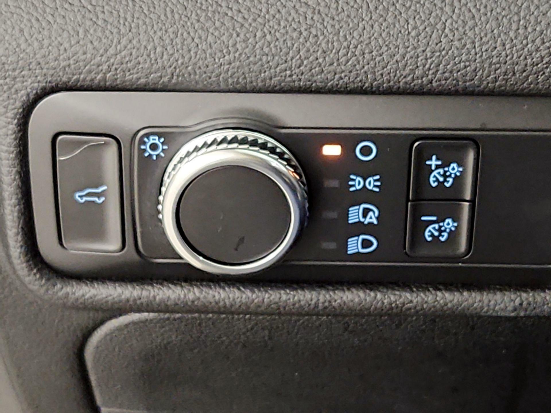 Thumbnail: 2021 Ford Explorer - 13