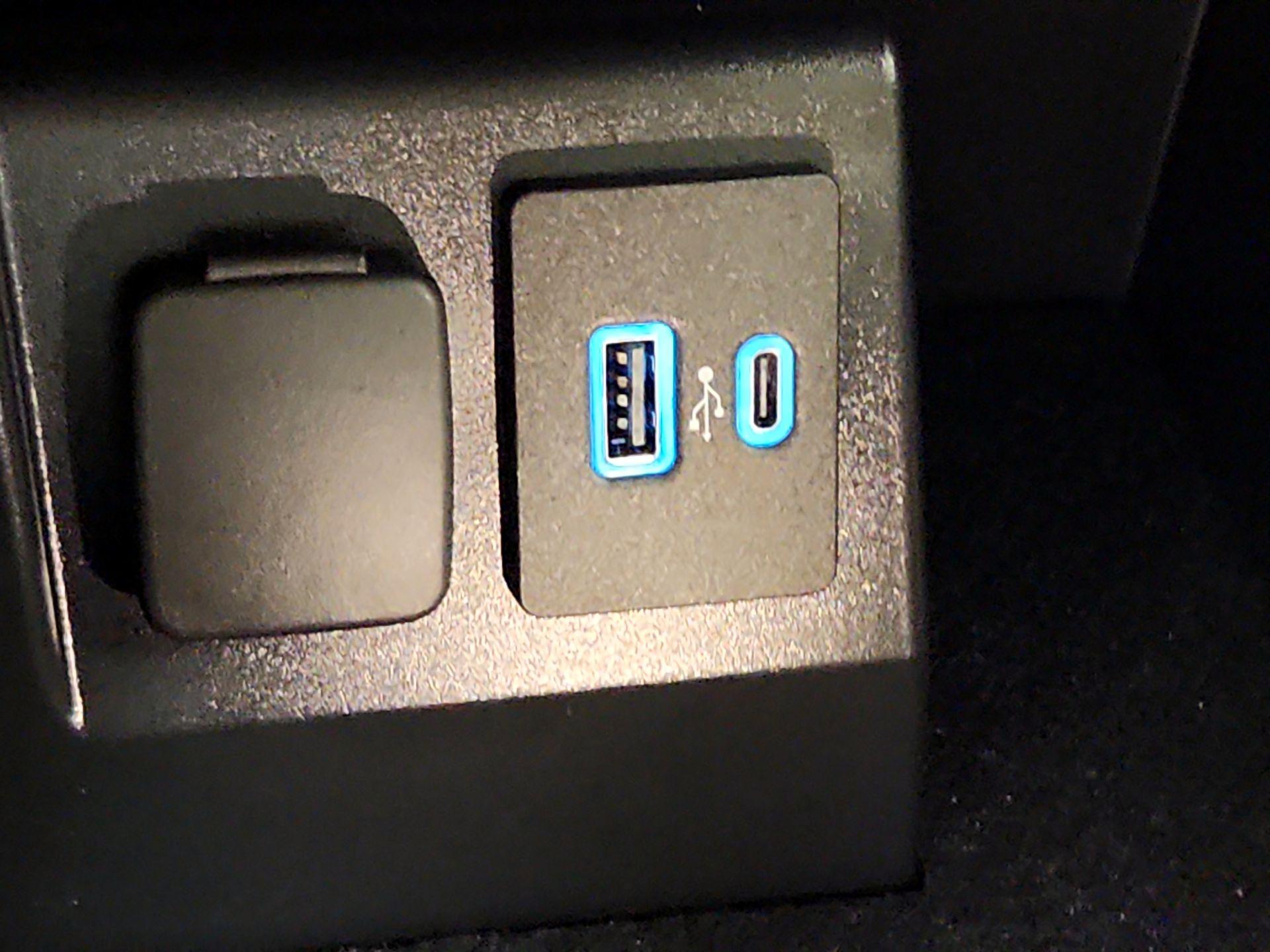 Thumbnail: 2021 Ford Explorer - 18