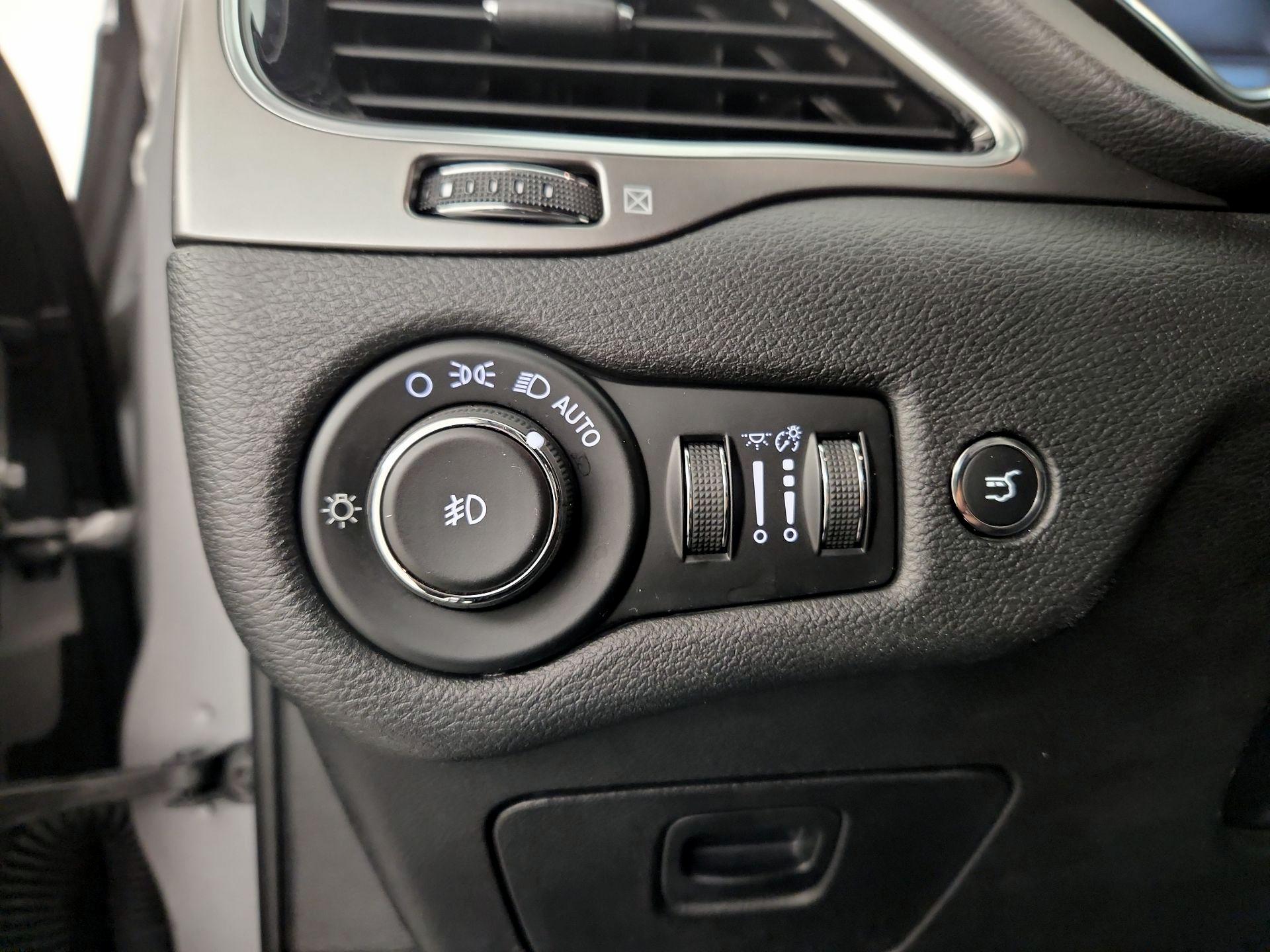 Thumbnail: 2019 Jeep Cherokee - 13