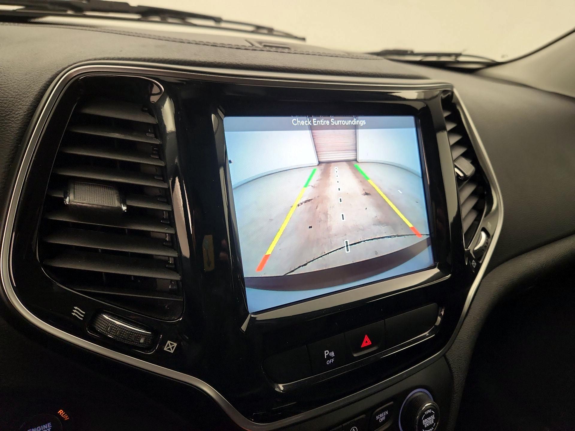 Thumbnail: 2019 Jeep Cherokee - 15