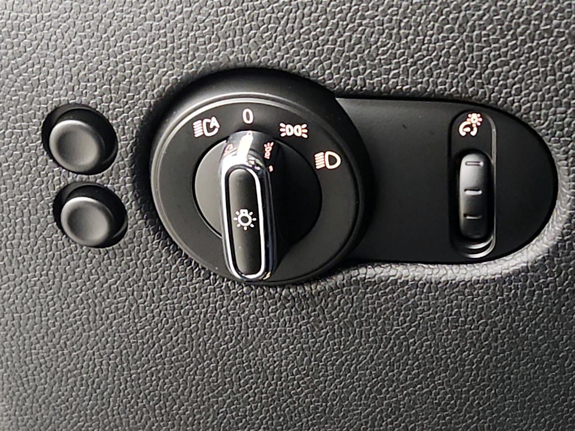 Thumbnail: 2018 MINI Cooper Hardtop - 13