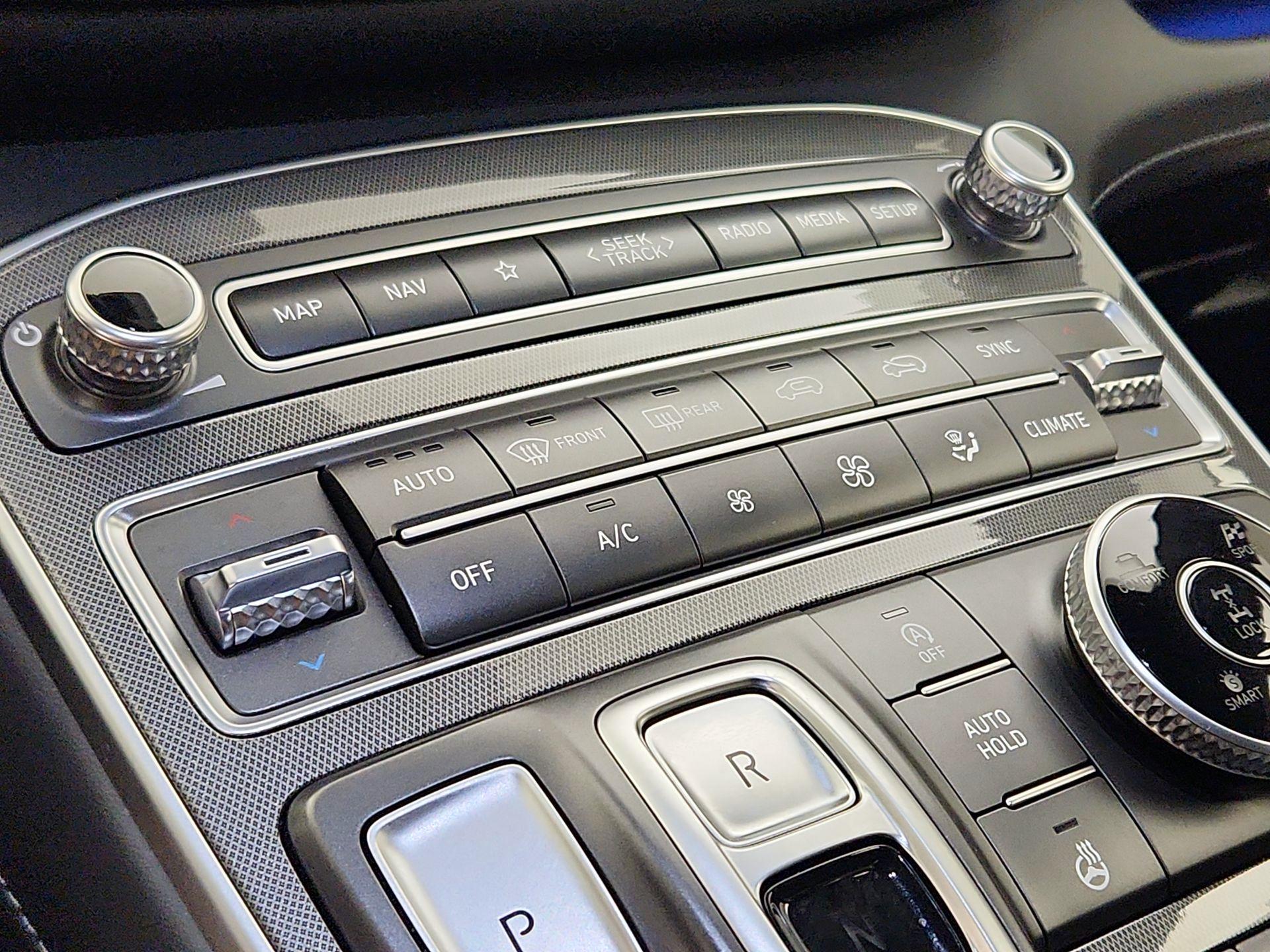 Thumbnail: 2023 Hyundai Santa Fe - 17