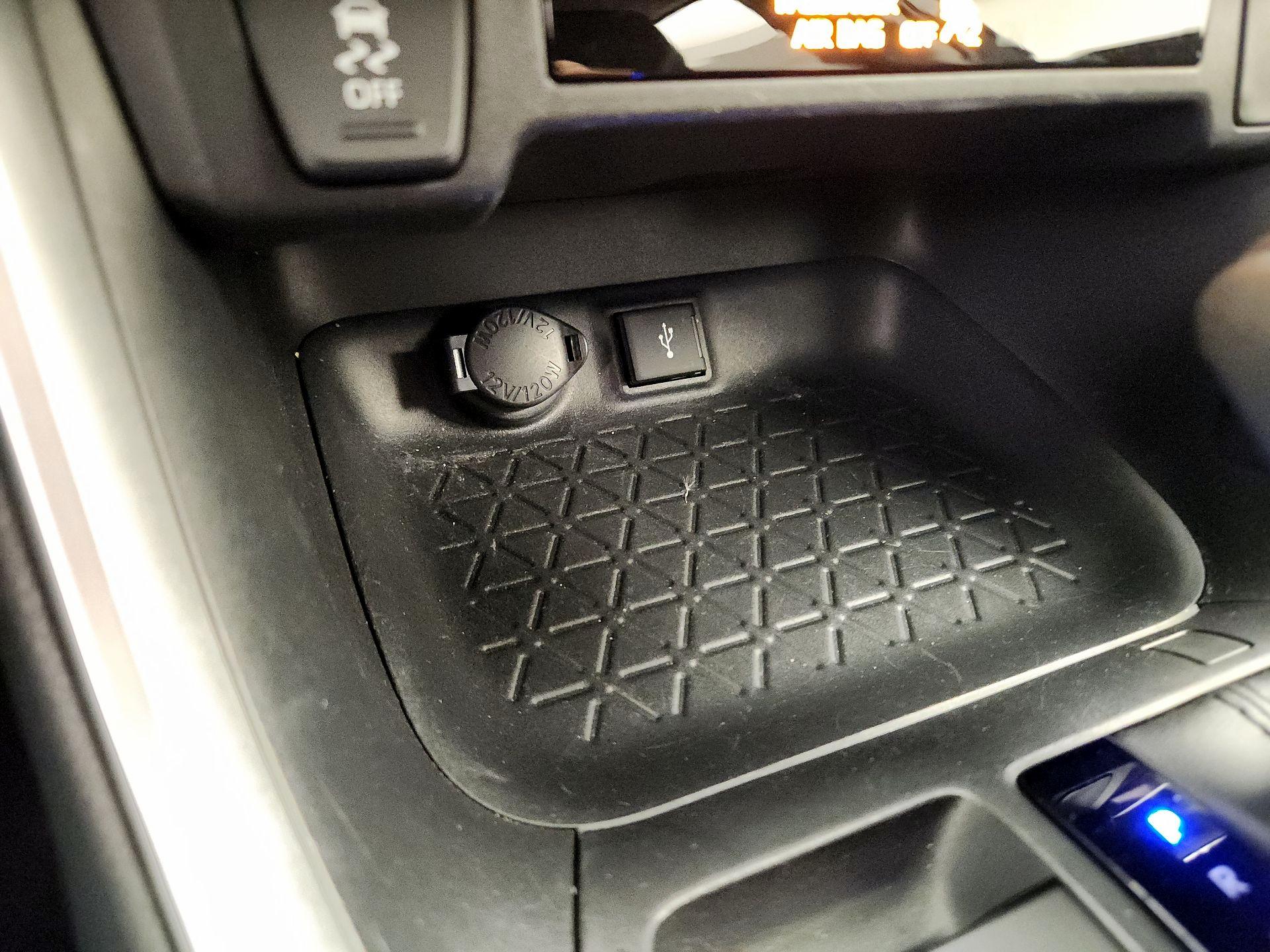 Thumbnail: 2020 Toyota RAV4 - 18