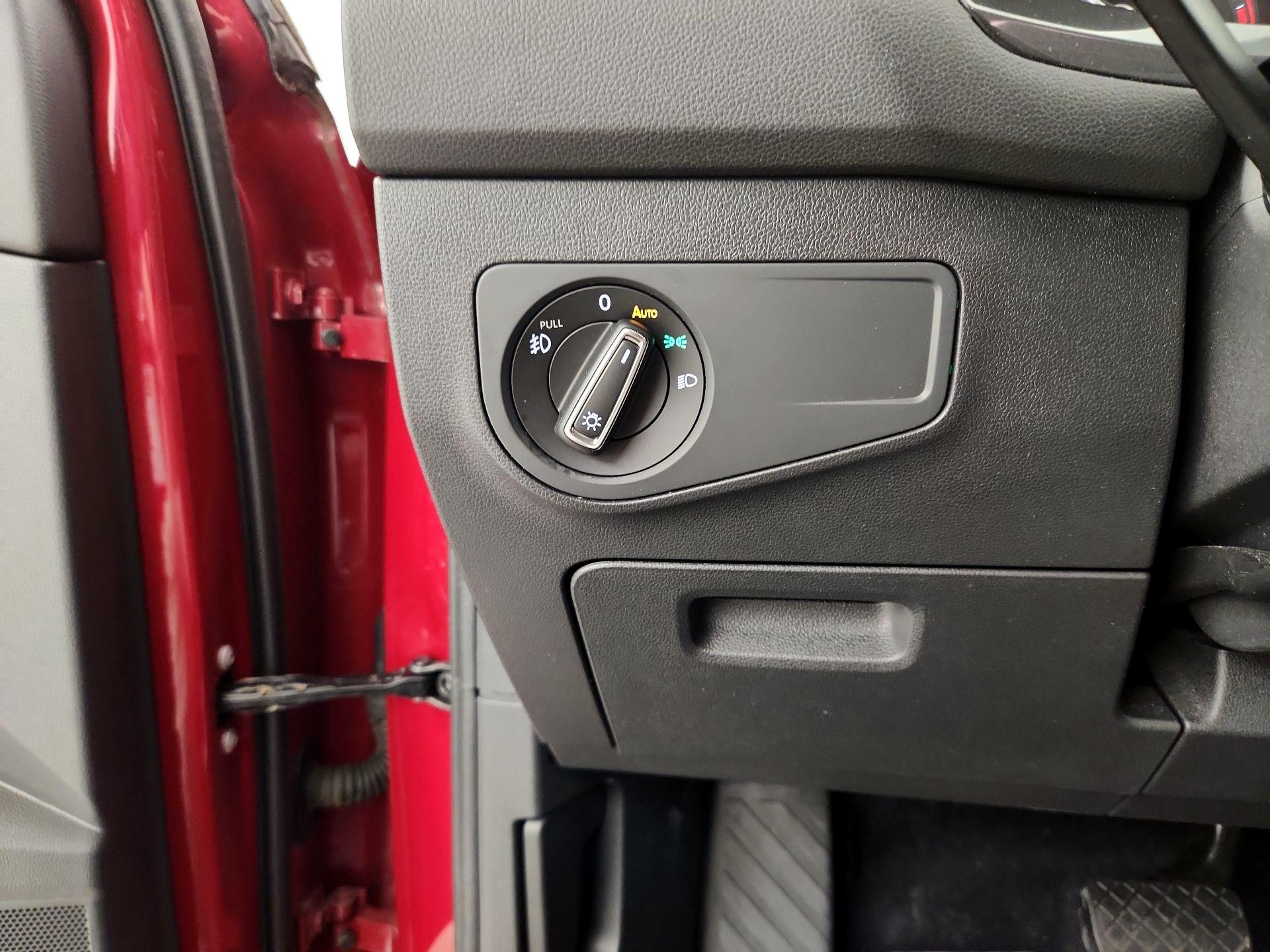 Thumbnail: 2018 Volkswagen Tiguan - 13