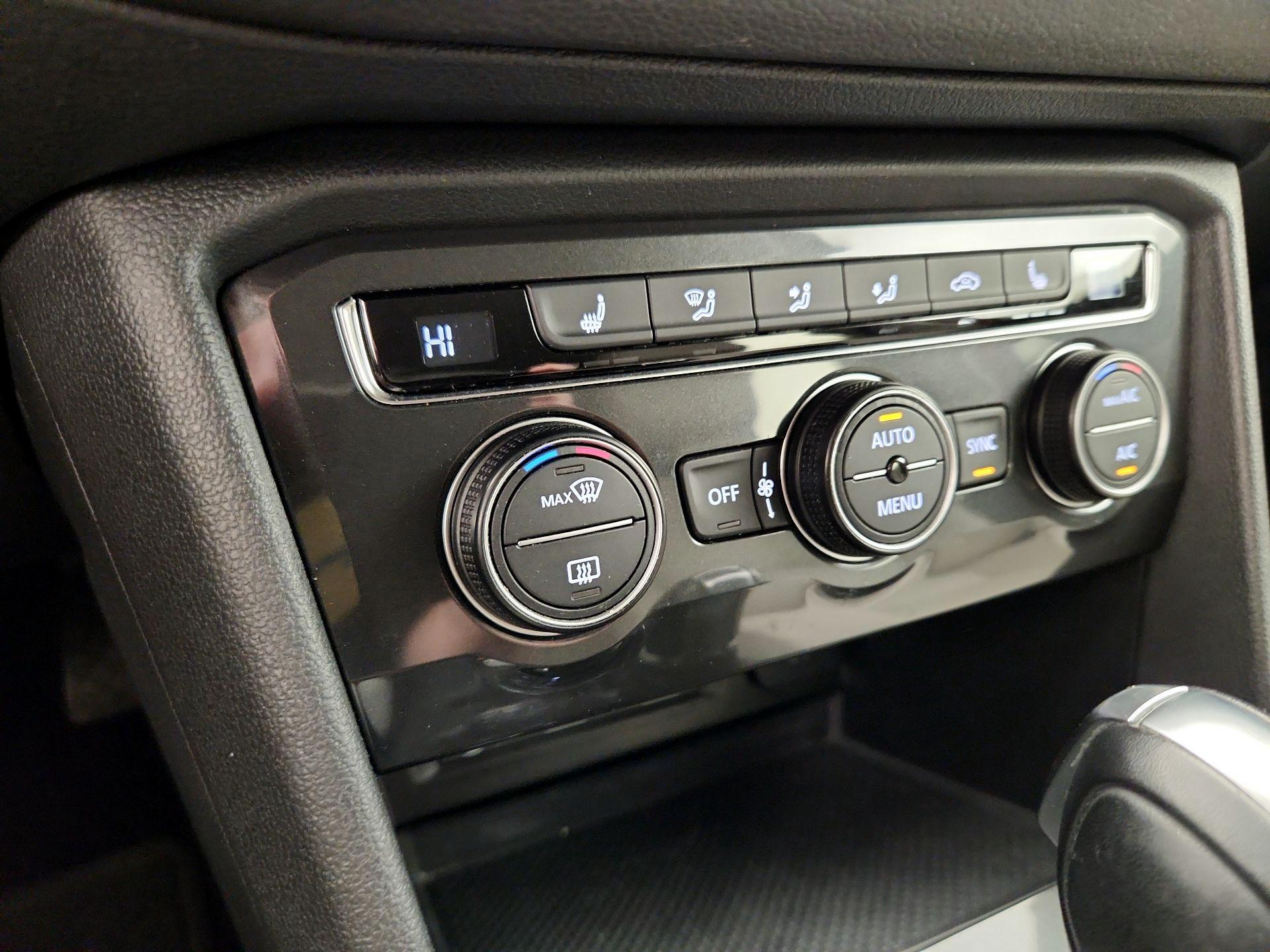 Thumbnail: 2018 Volkswagen Tiguan - 16