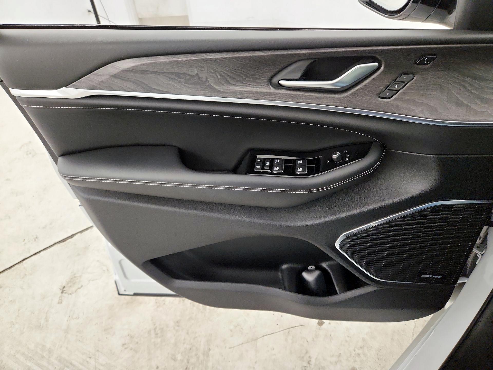 Thumbnail: 2023 Jeep Grand Cherokee - 12