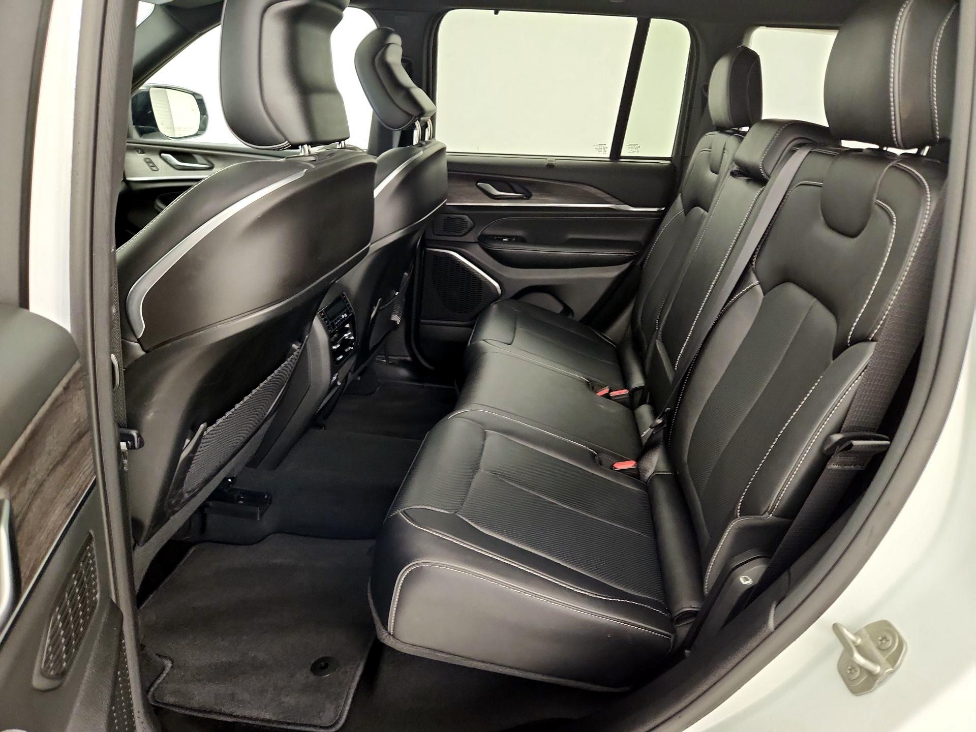 Thumbnail: 2023 Jeep Grand Cherokee - 20