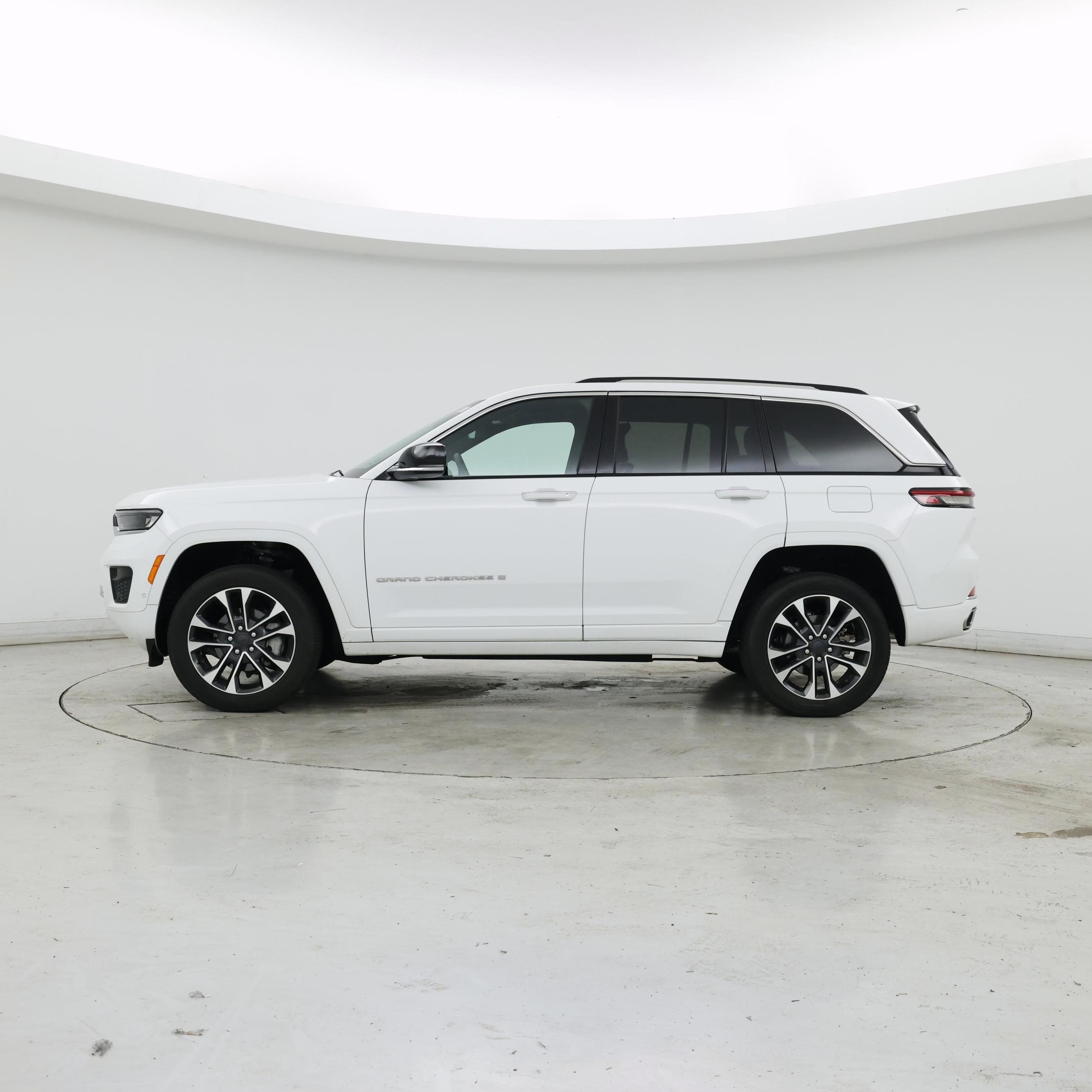 Thumbnail: 2023 Jeep Grand Cherokee - 3