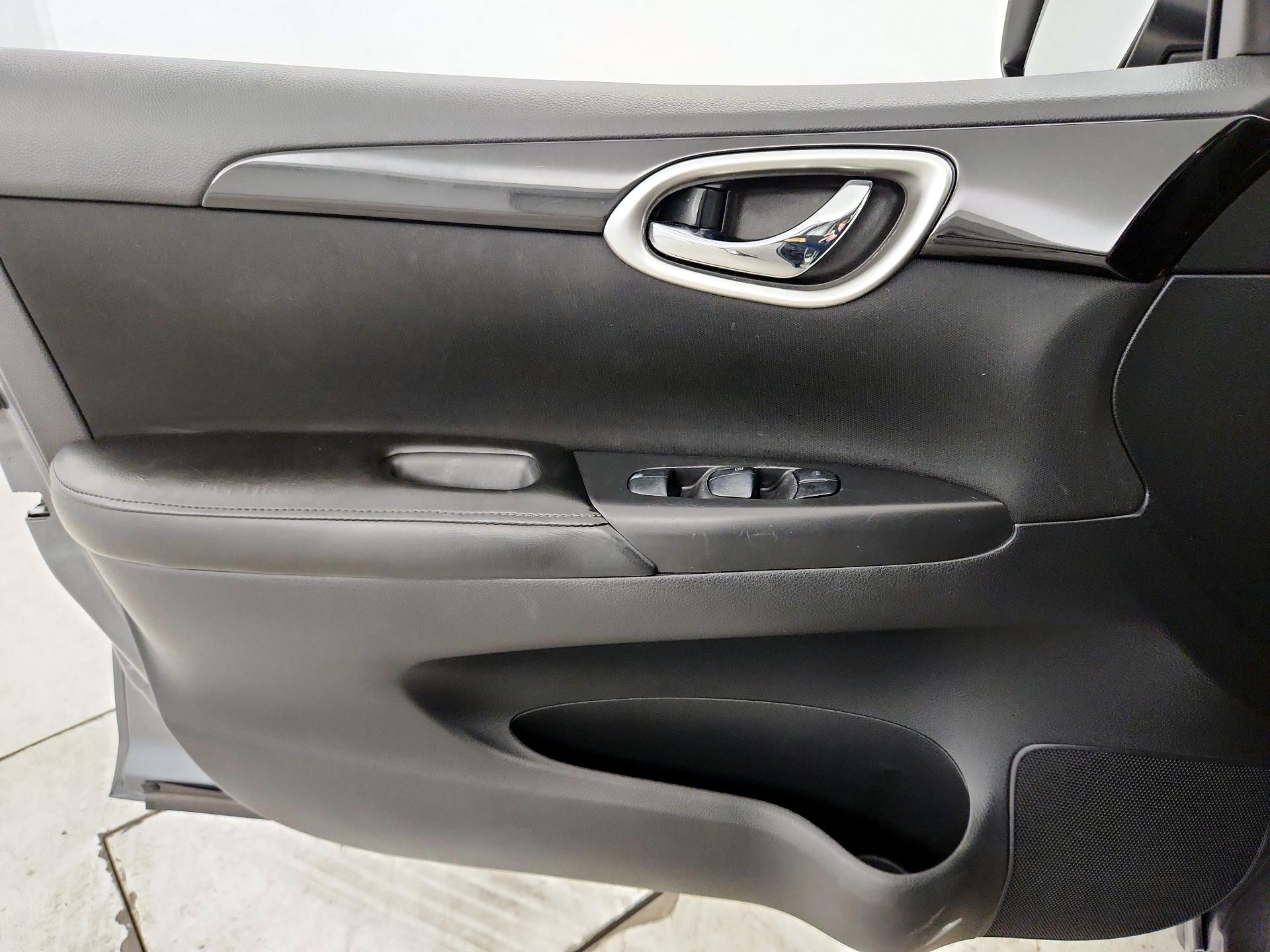 Thumbnail: 2019 Nissan Sentra - 12