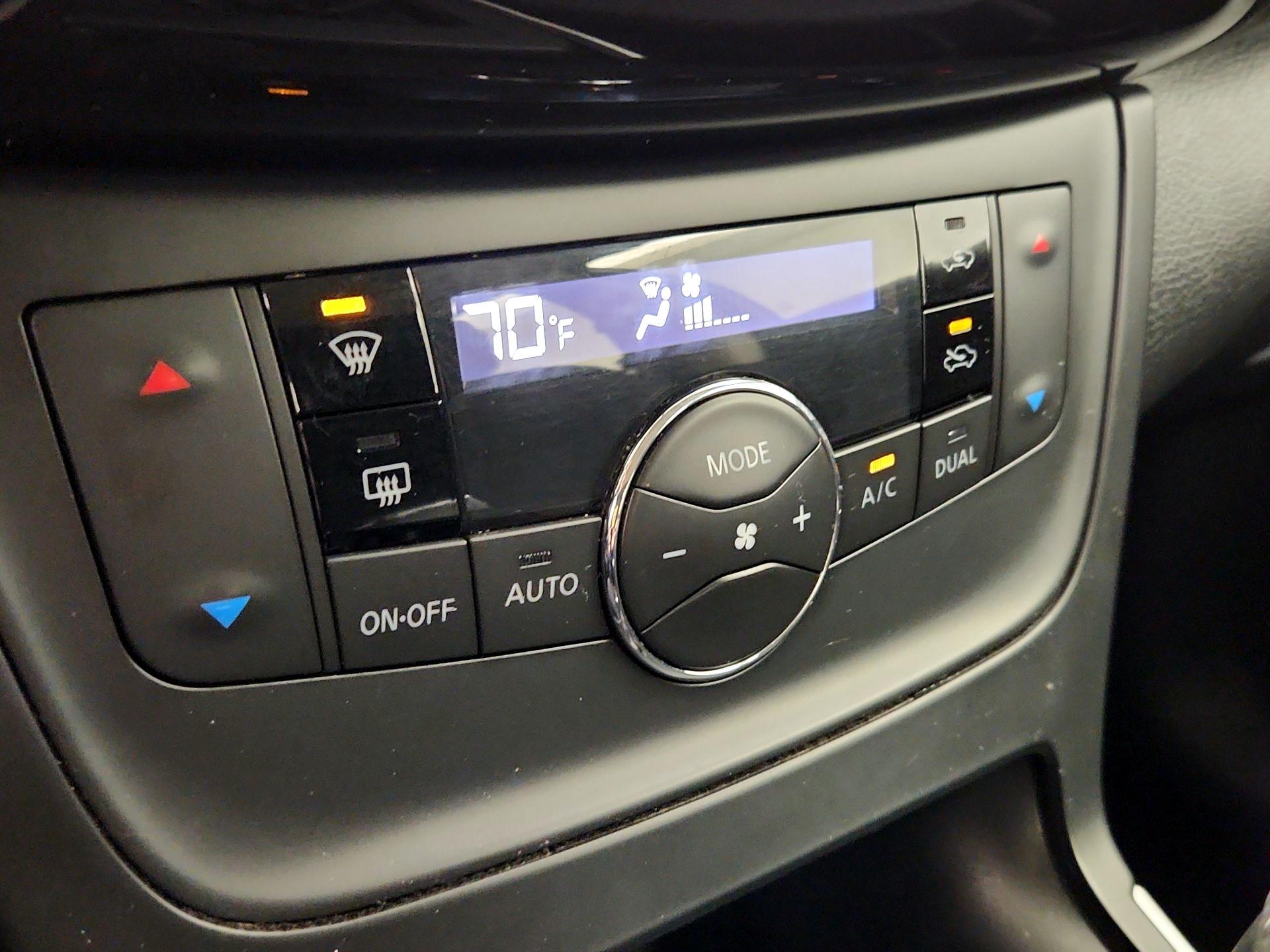 Thumbnail: 2019 Nissan Sentra - 16