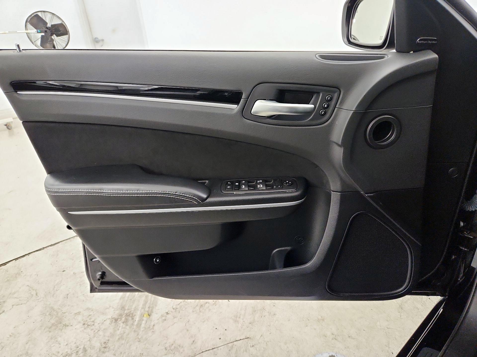 Thumbnail: 2023 Chrysler 300 - 12