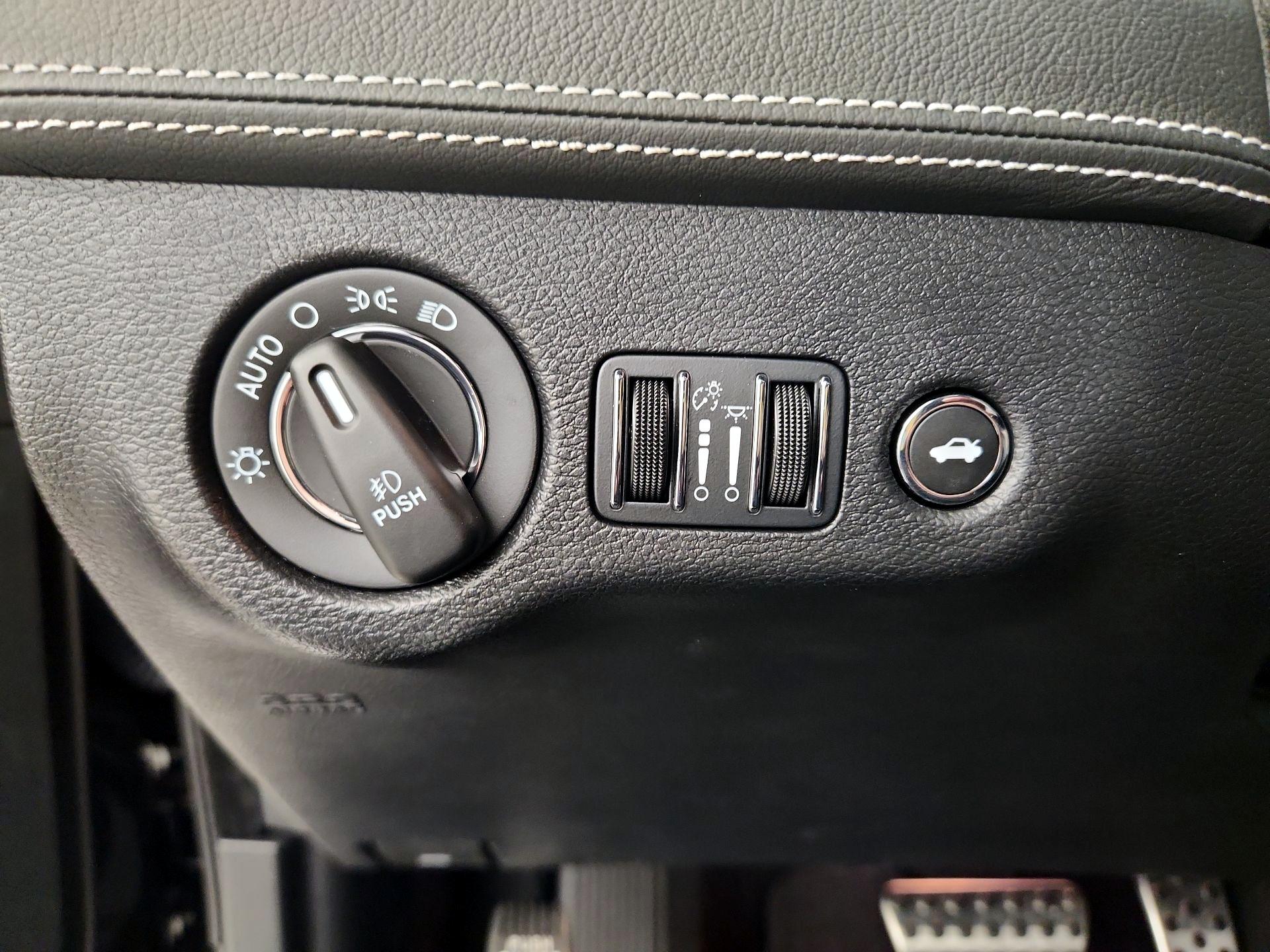 Thumbnail: 2023 Chrysler 300 - 13