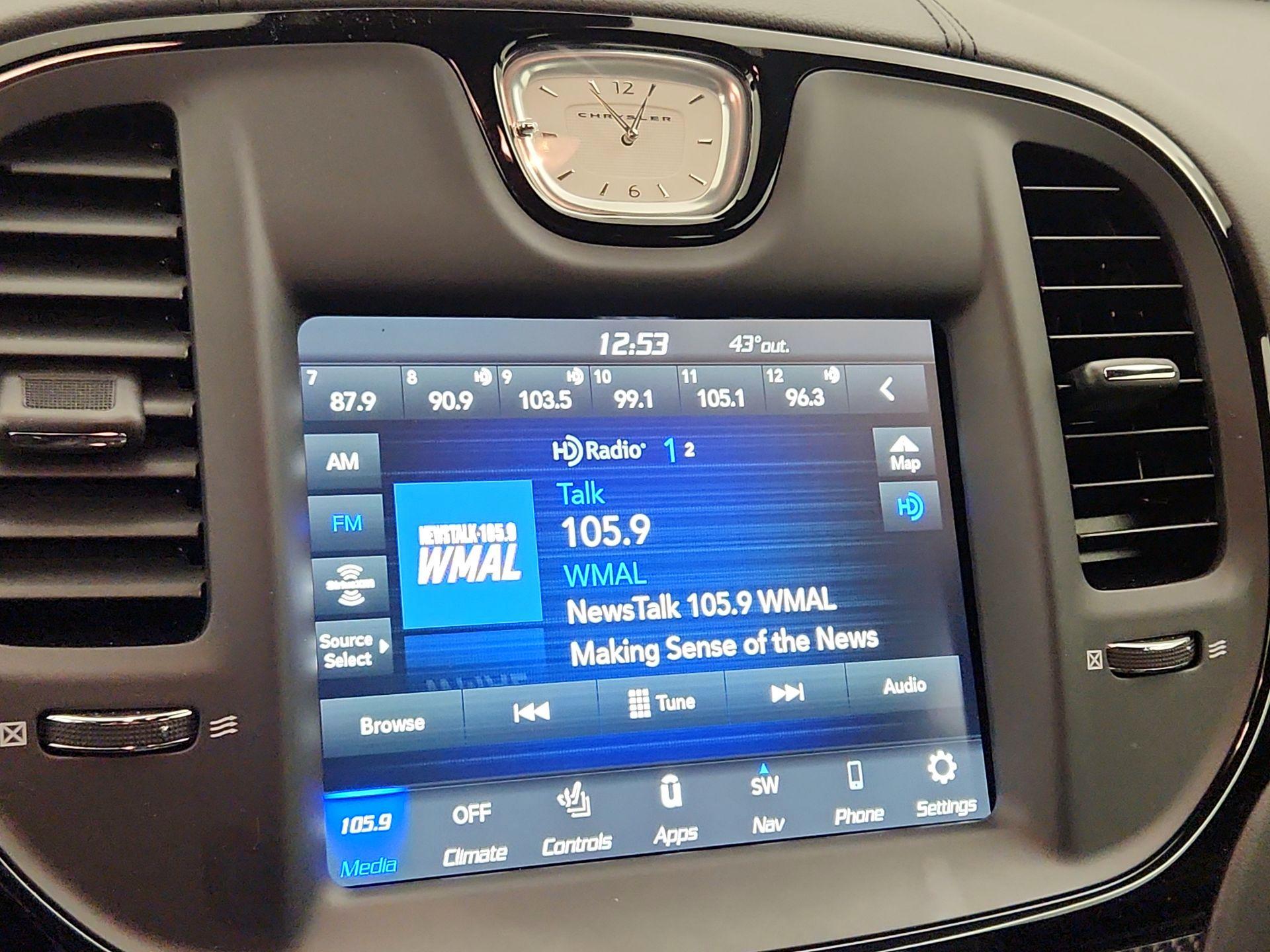 Thumbnail: 2023 Chrysler 300 - 16