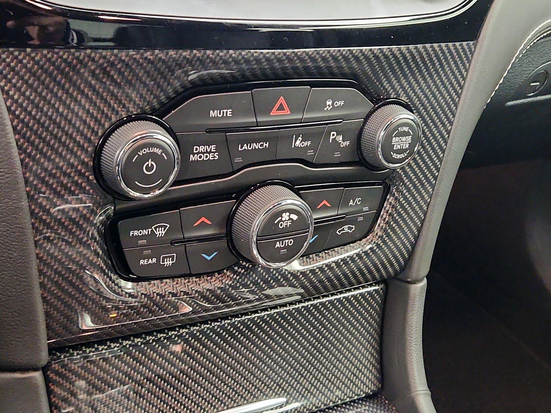 Thumbnail: 2023 Chrysler 300 - 17