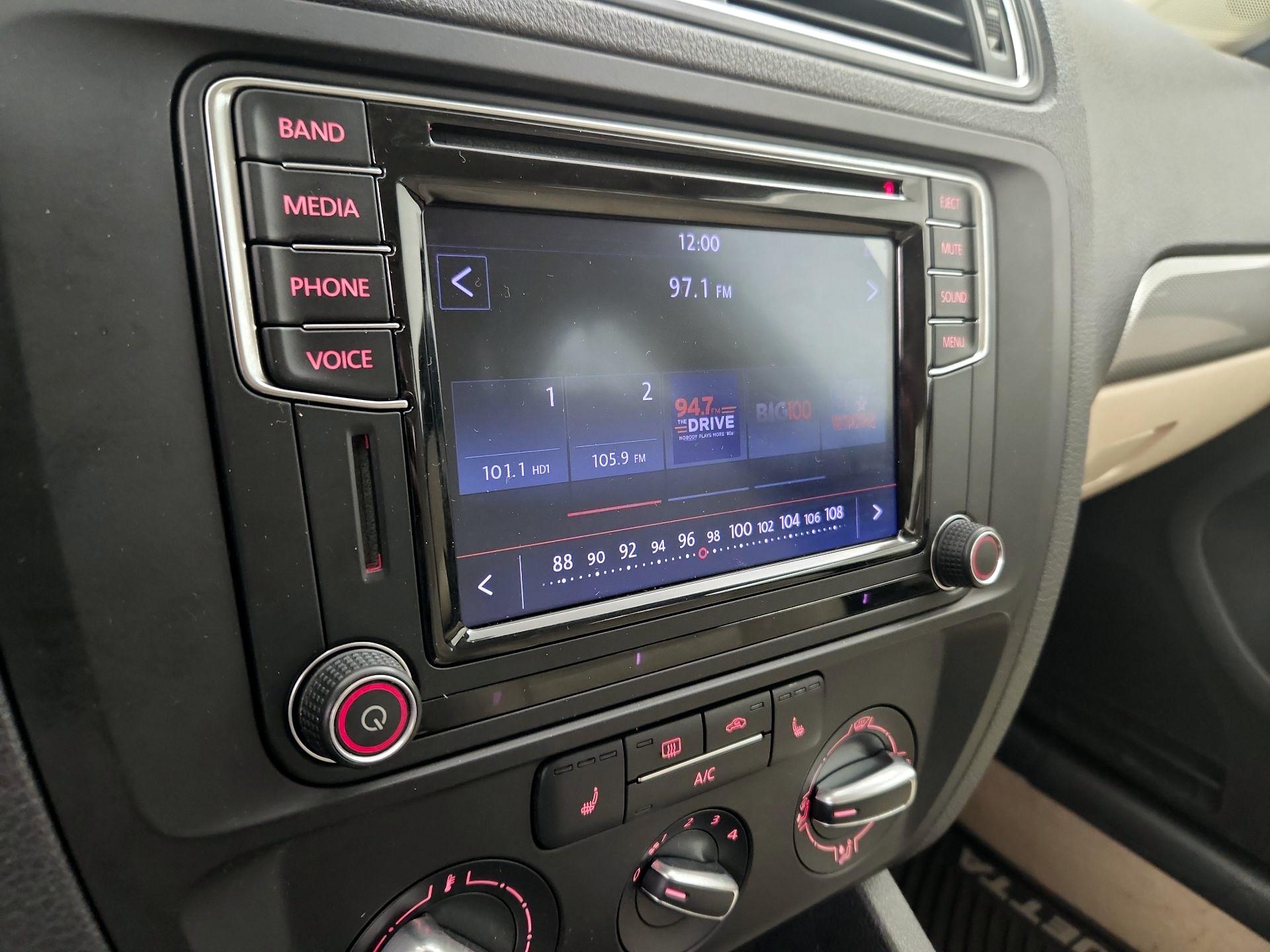 Thumbnail: 2016 Volkswagen Jetta - 14