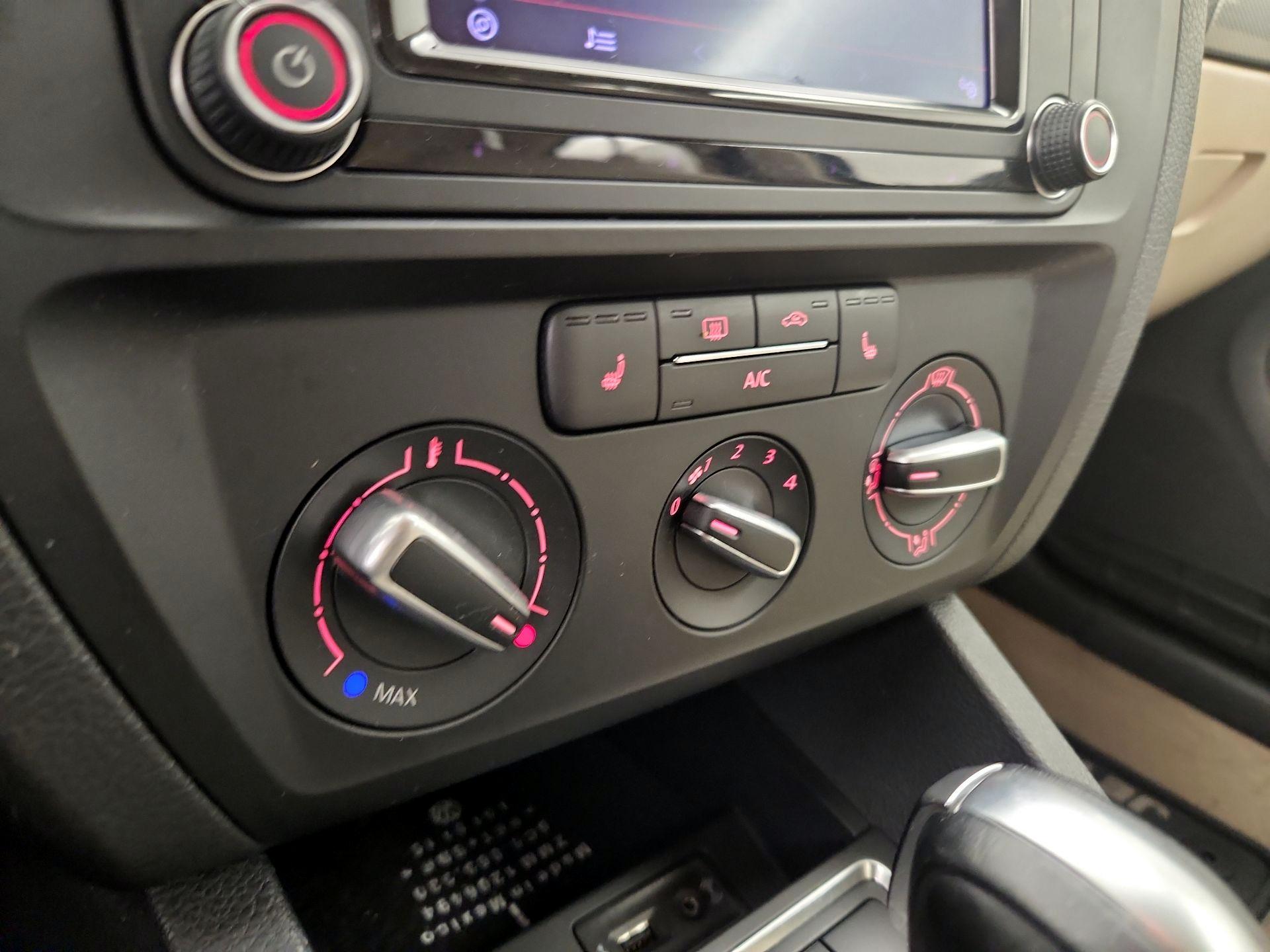 Thumbnail: 2016 Volkswagen Jetta - 15