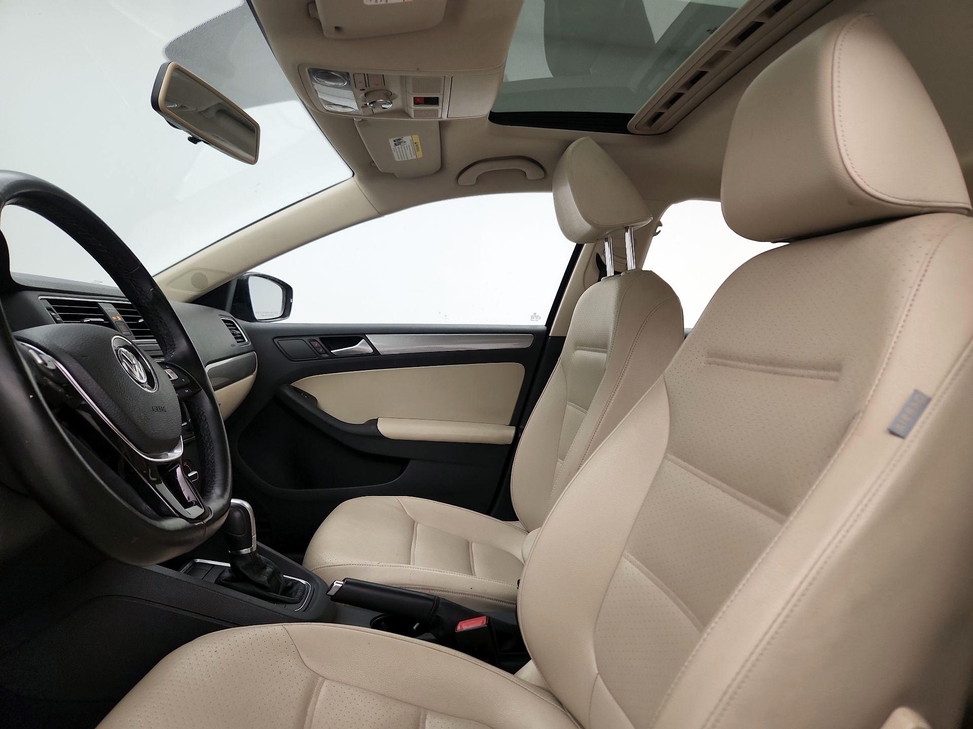 Thumbnail: 2016 Volkswagen Jetta - 18