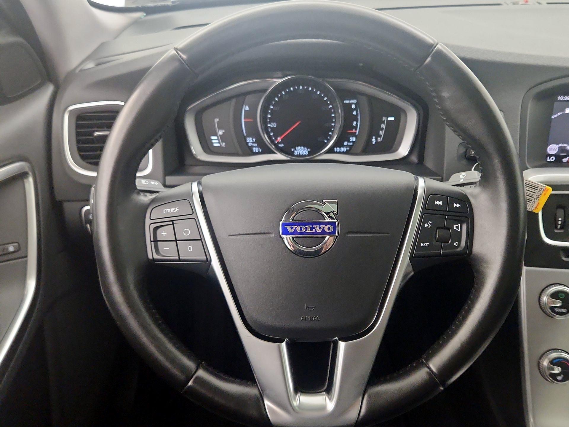 Thumbnail: 2018 Volvo S60 - 10