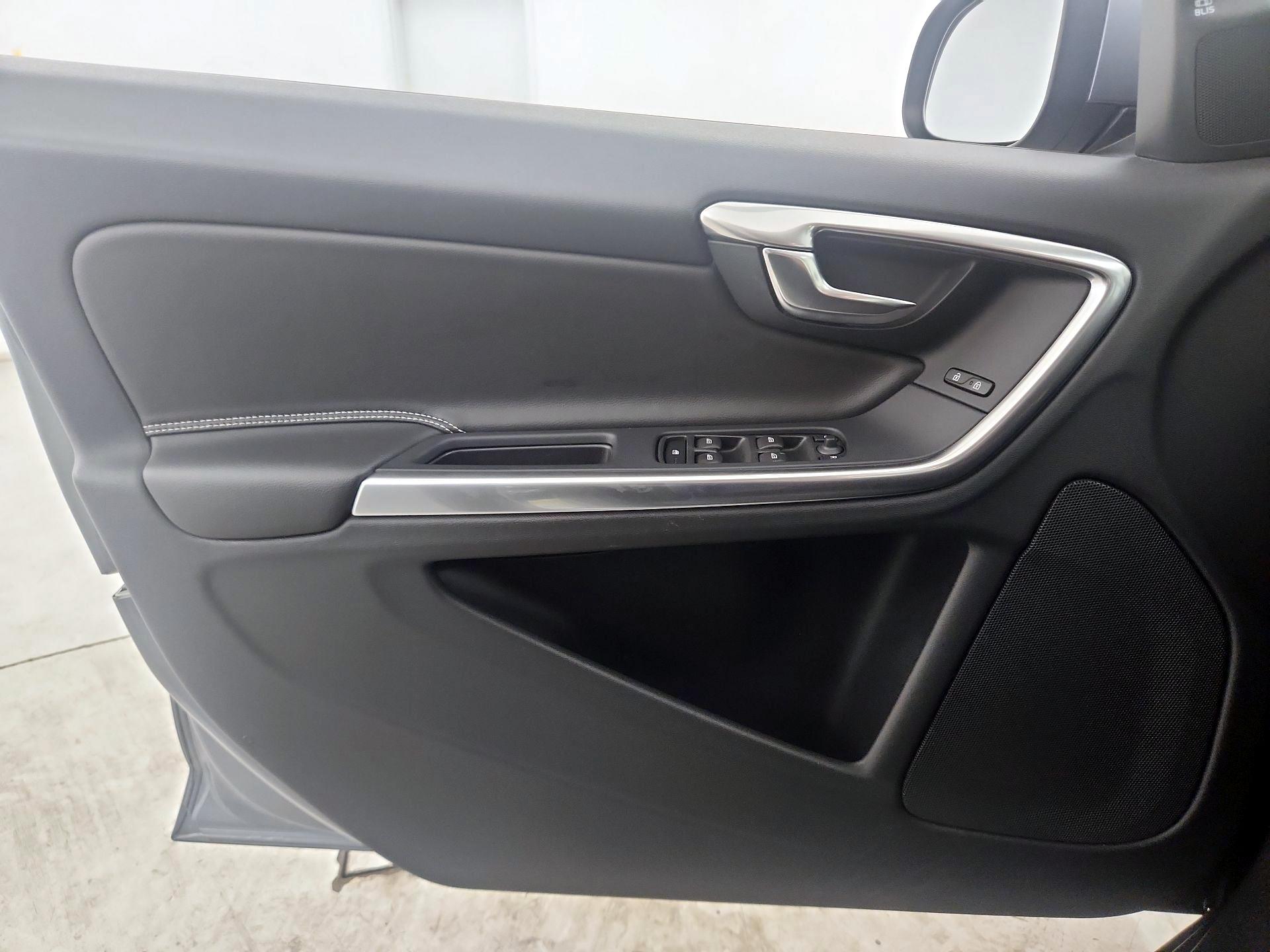 Thumbnail: 2018 Volvo S60 - 12