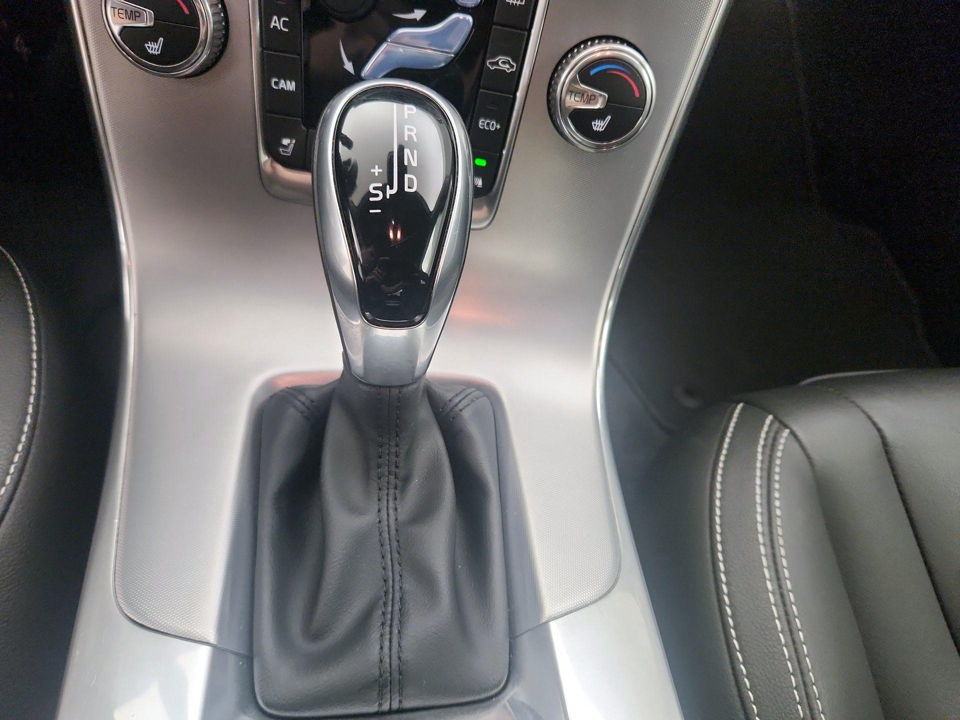 Thumbnail: 2018 Volvo S60 - 18