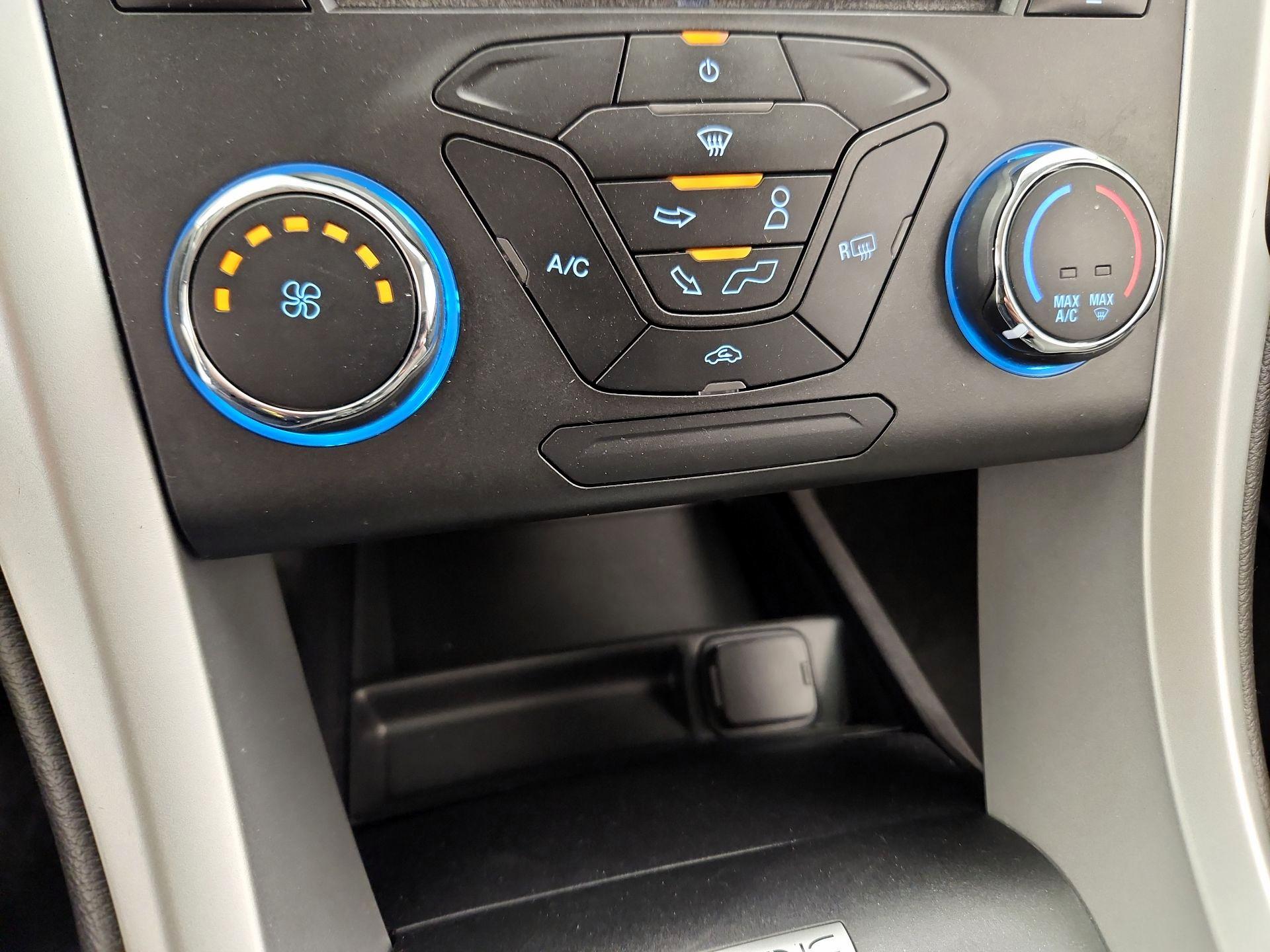 Thumbnail: 2016 Ford Fusion - 16