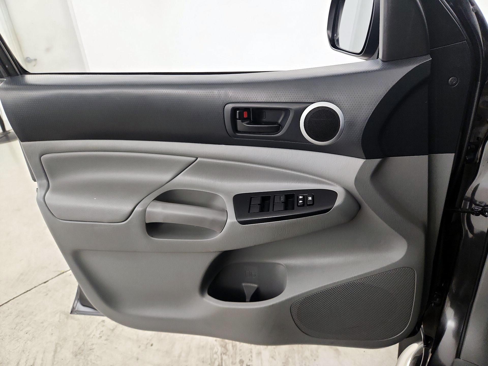 Thumbnail: 2015 Toyota Tacoma - 12