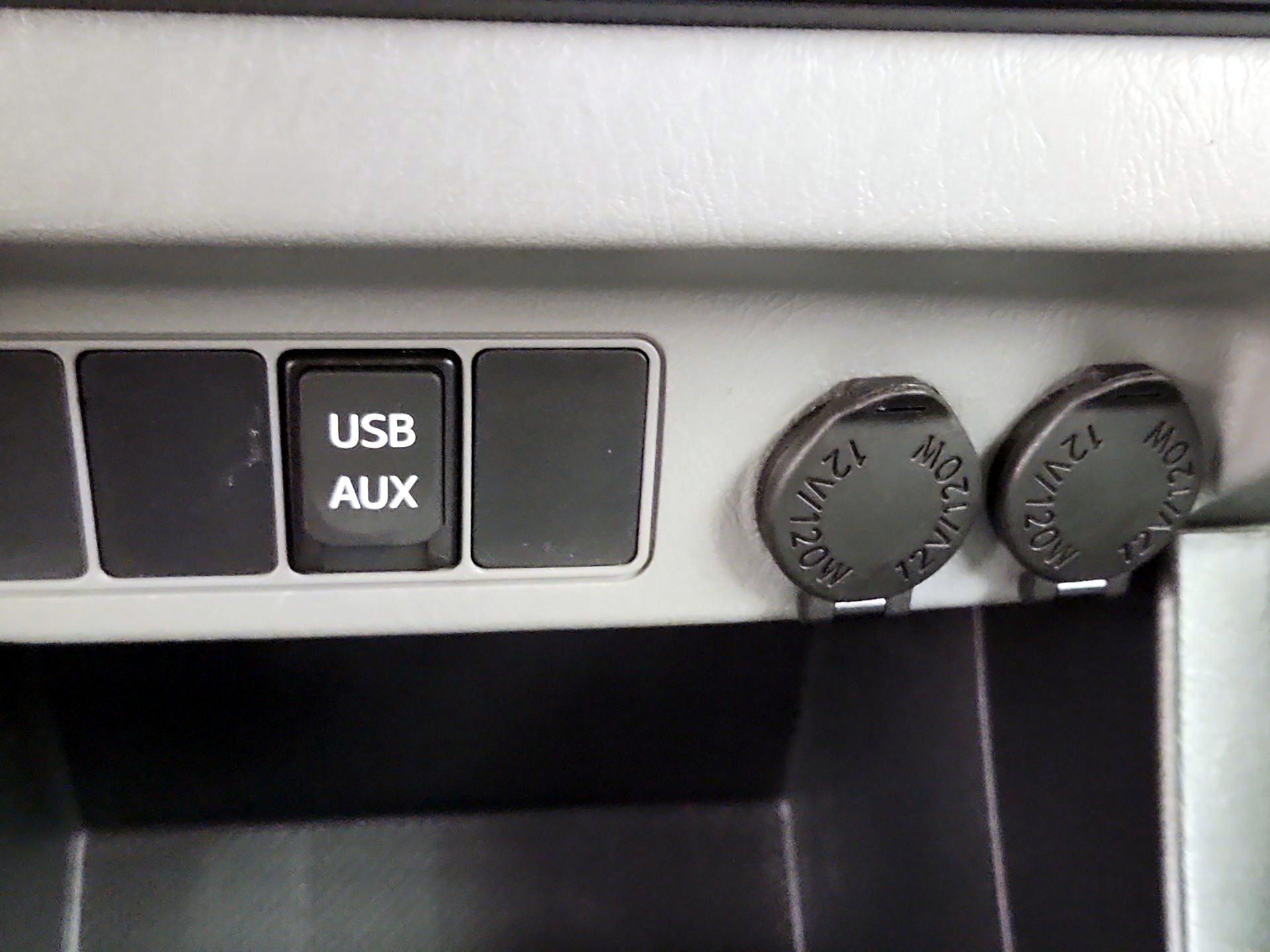 Thumbnail: 2015 Toyota Tacoma - 18