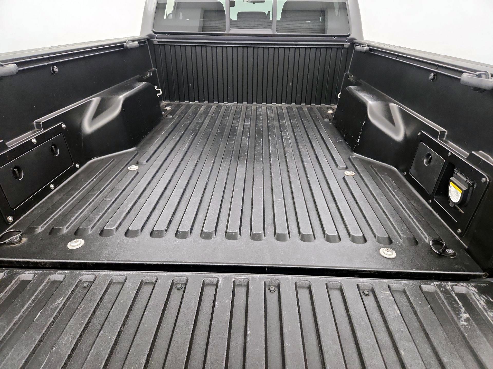 Thumbnail: 2015 Toyota Tacoma - 20