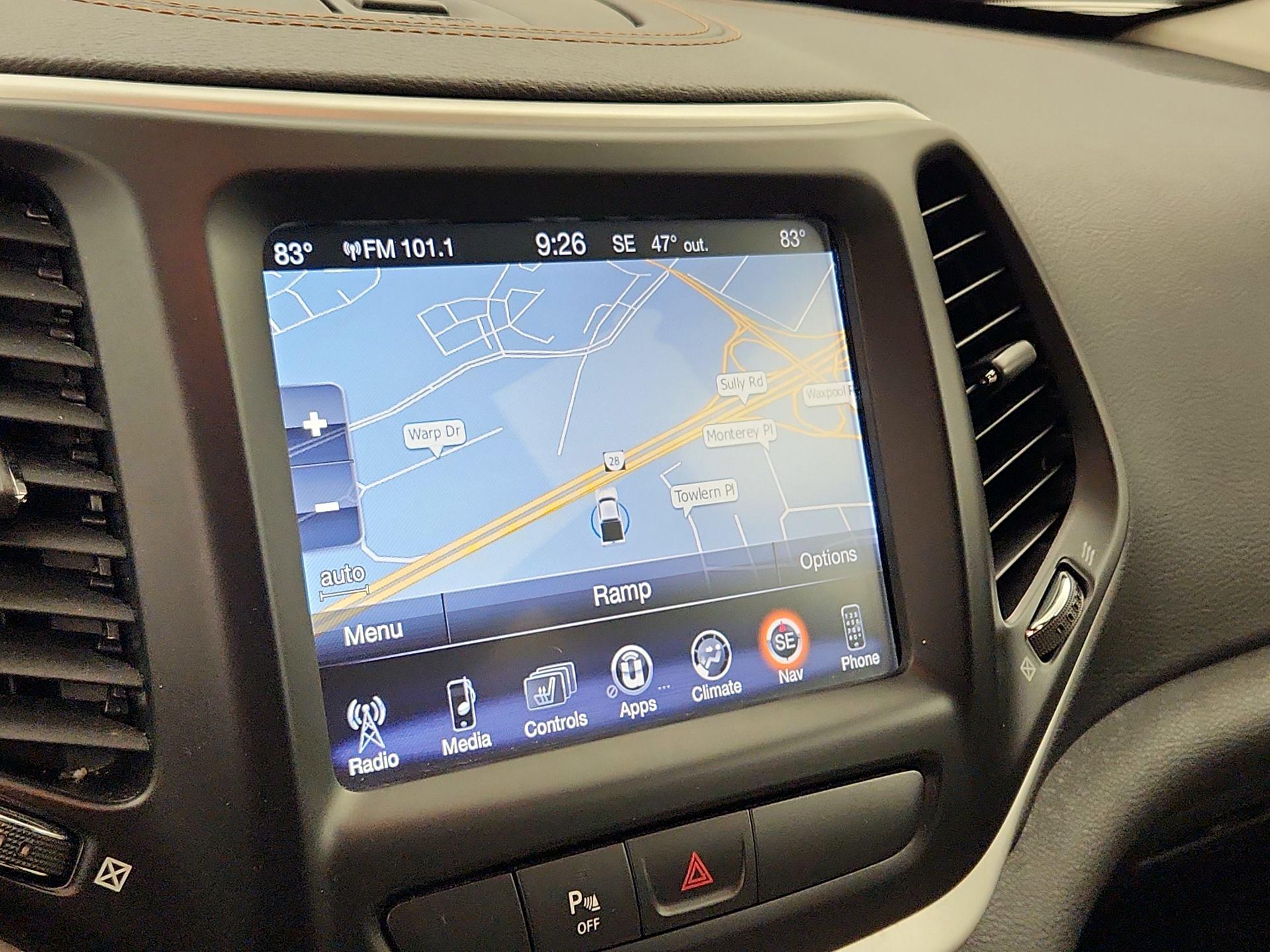 Thumbnail: 2018 Jeep Cherokee - 14