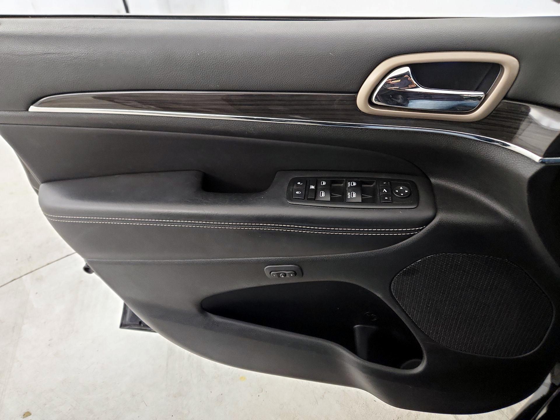 Thumbnail: 2014 Jeep Grand Cherokee - 12