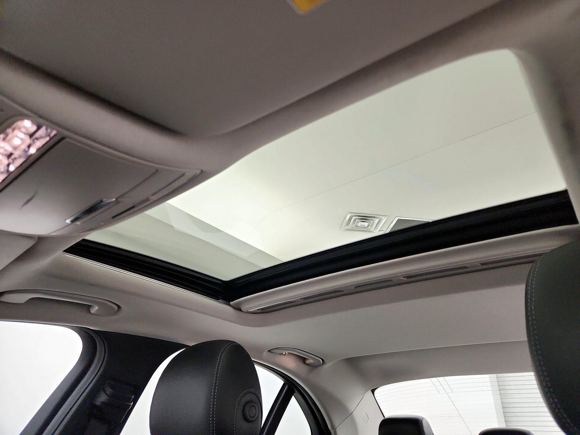 Thumbnail: 2018 Mercedes-Benz C-Class - 19