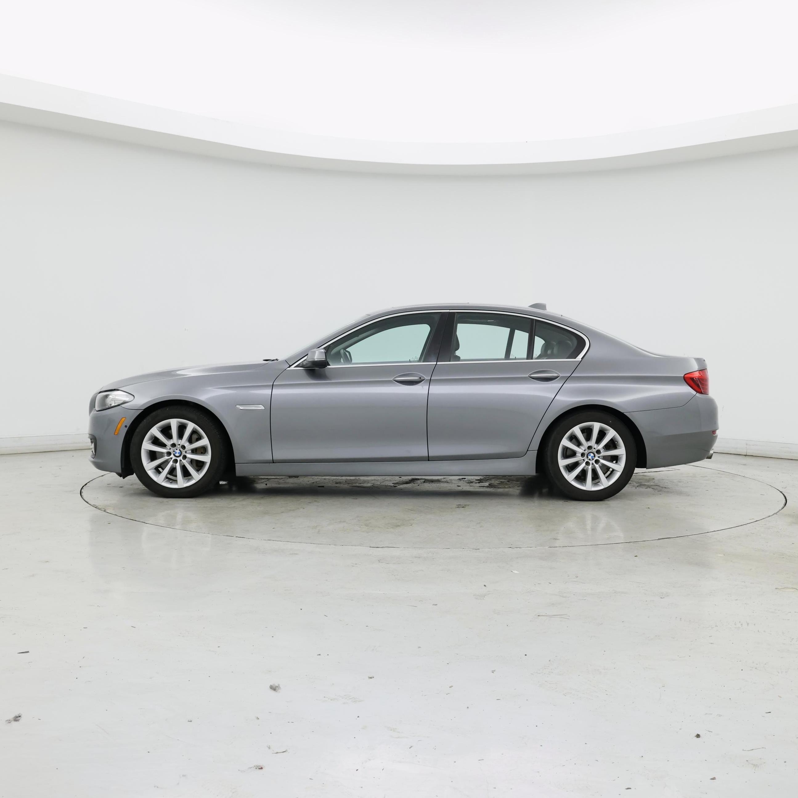 Thumbnail: 2016 BMW 5 Series - 3