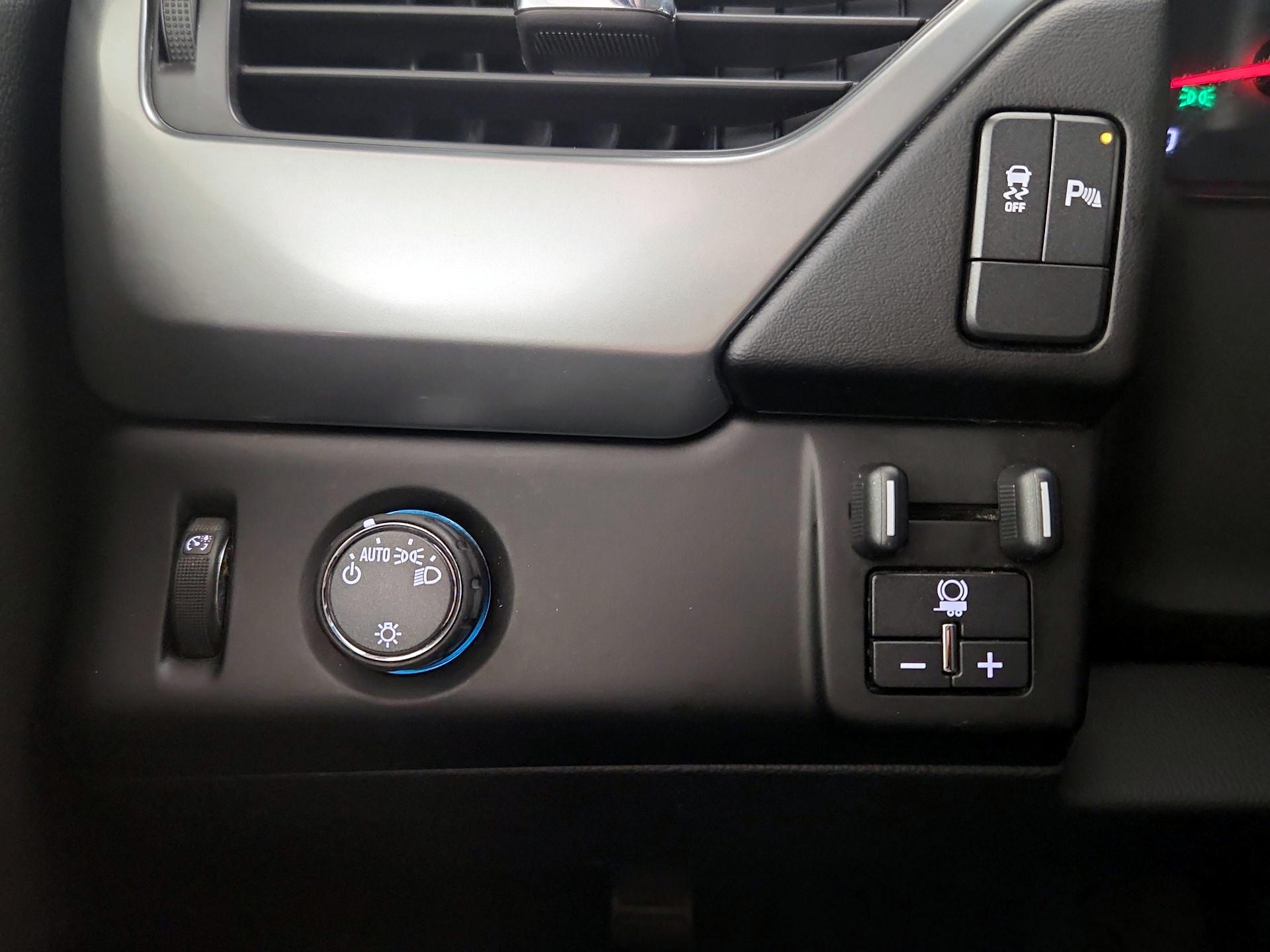 Thumbnail: 2017 Chevrolet Tahoe - 13