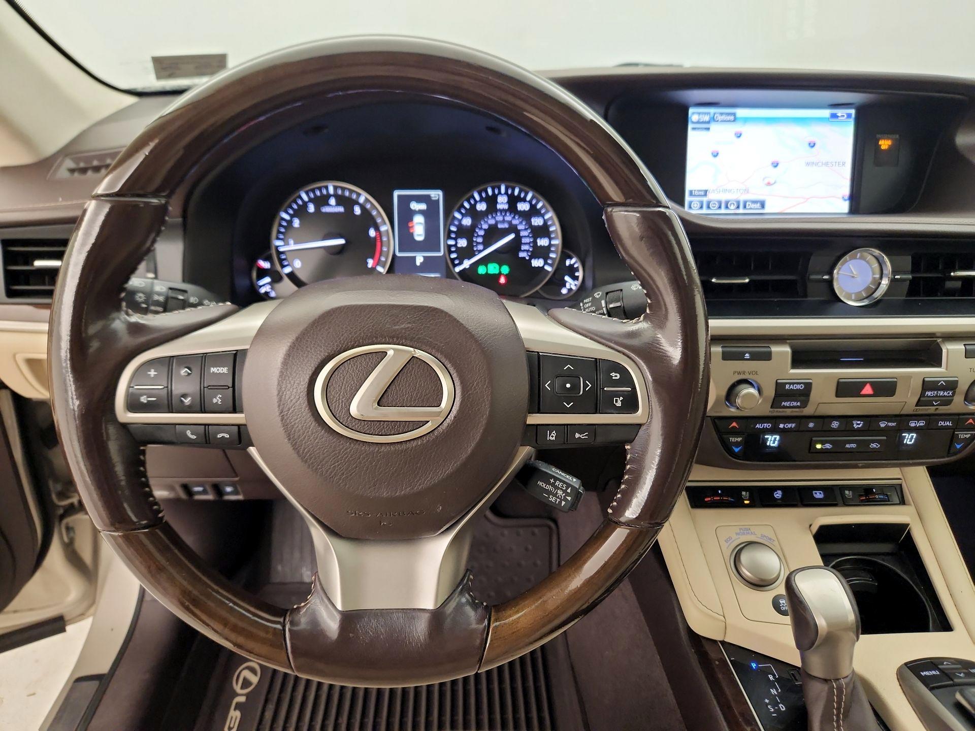 Thumbnail: 2016 Lexus ES - 10