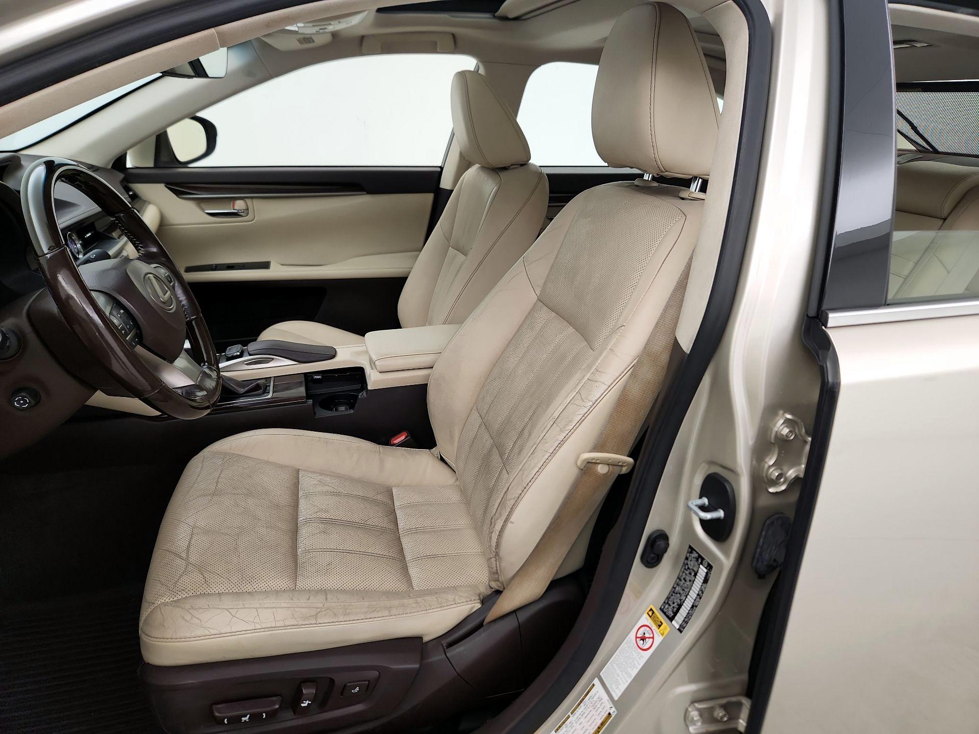 Thumbnail: 2016 Lexus ES - 11