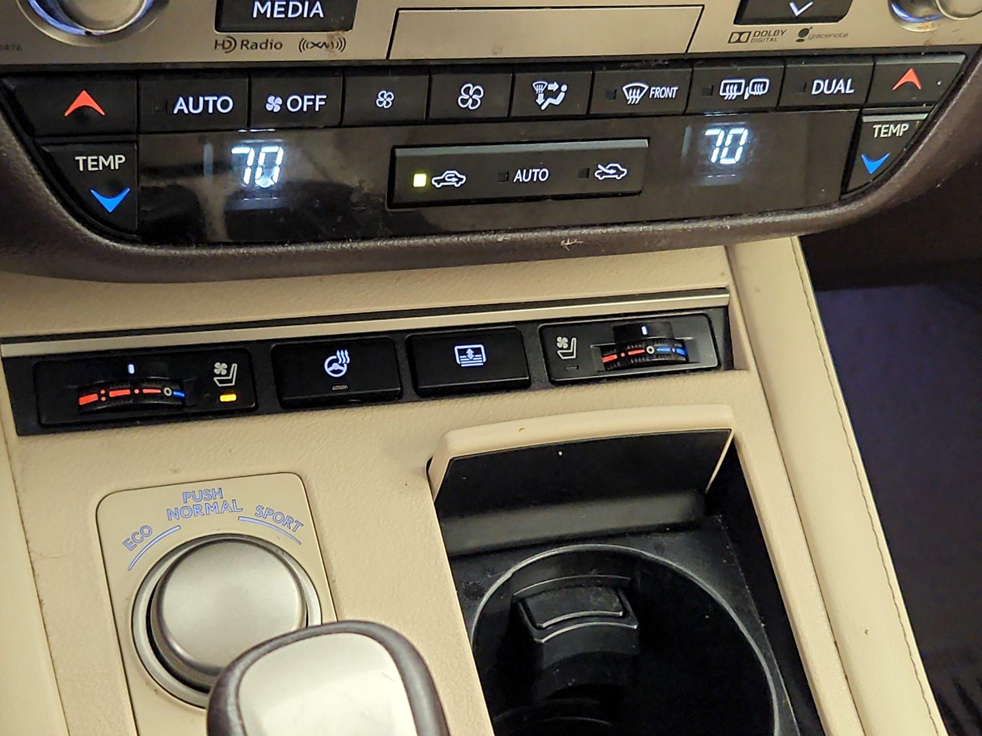 Thumbnail: 2016 Lexus ES - 17