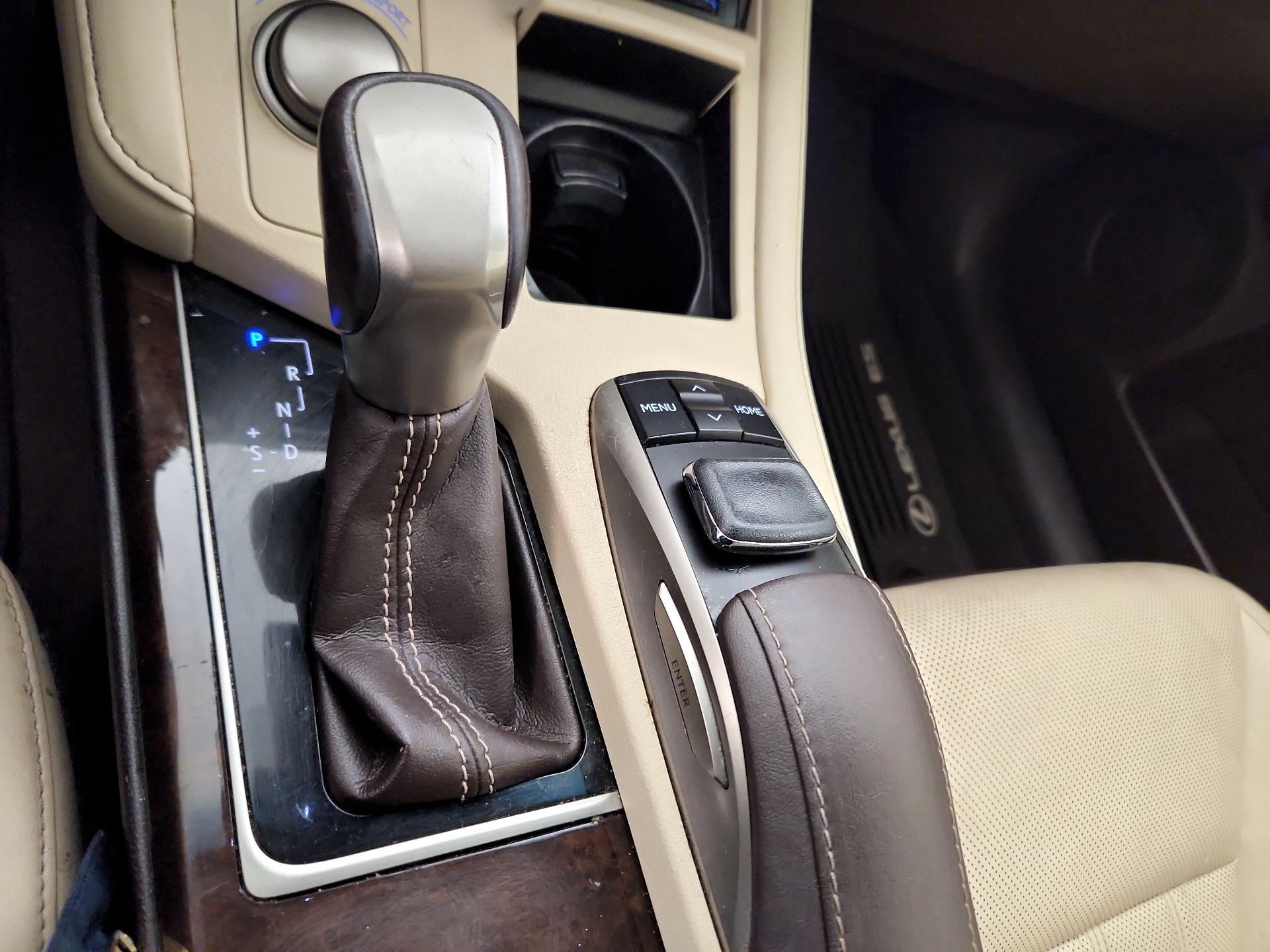 Thumbnail: 2016 Lexus ES - 18