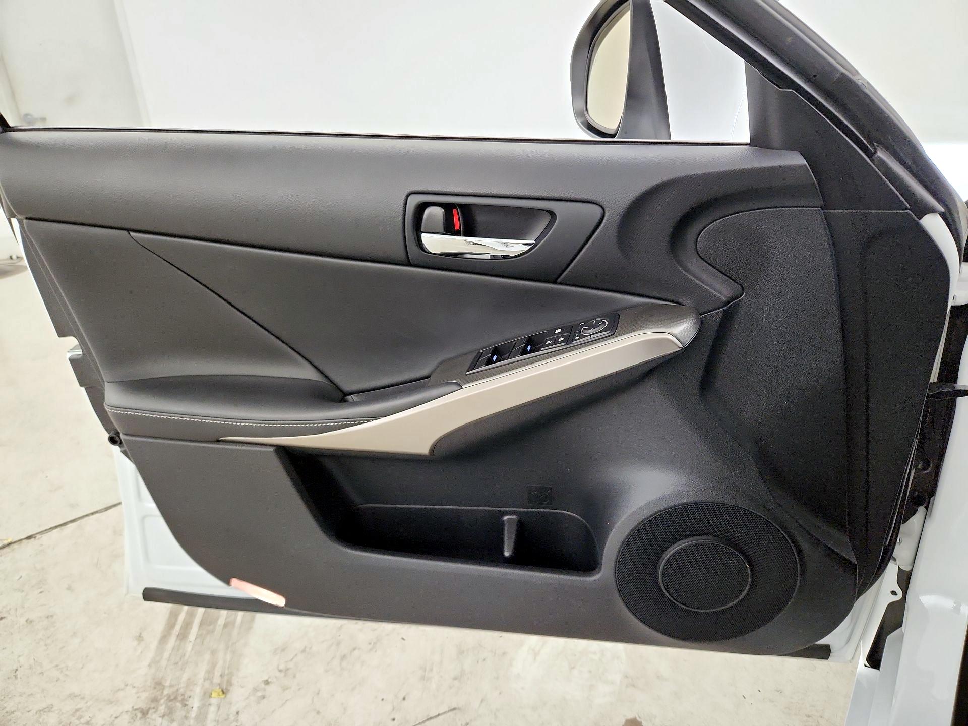 Thumbnail: 2015 Lexus IS - 12