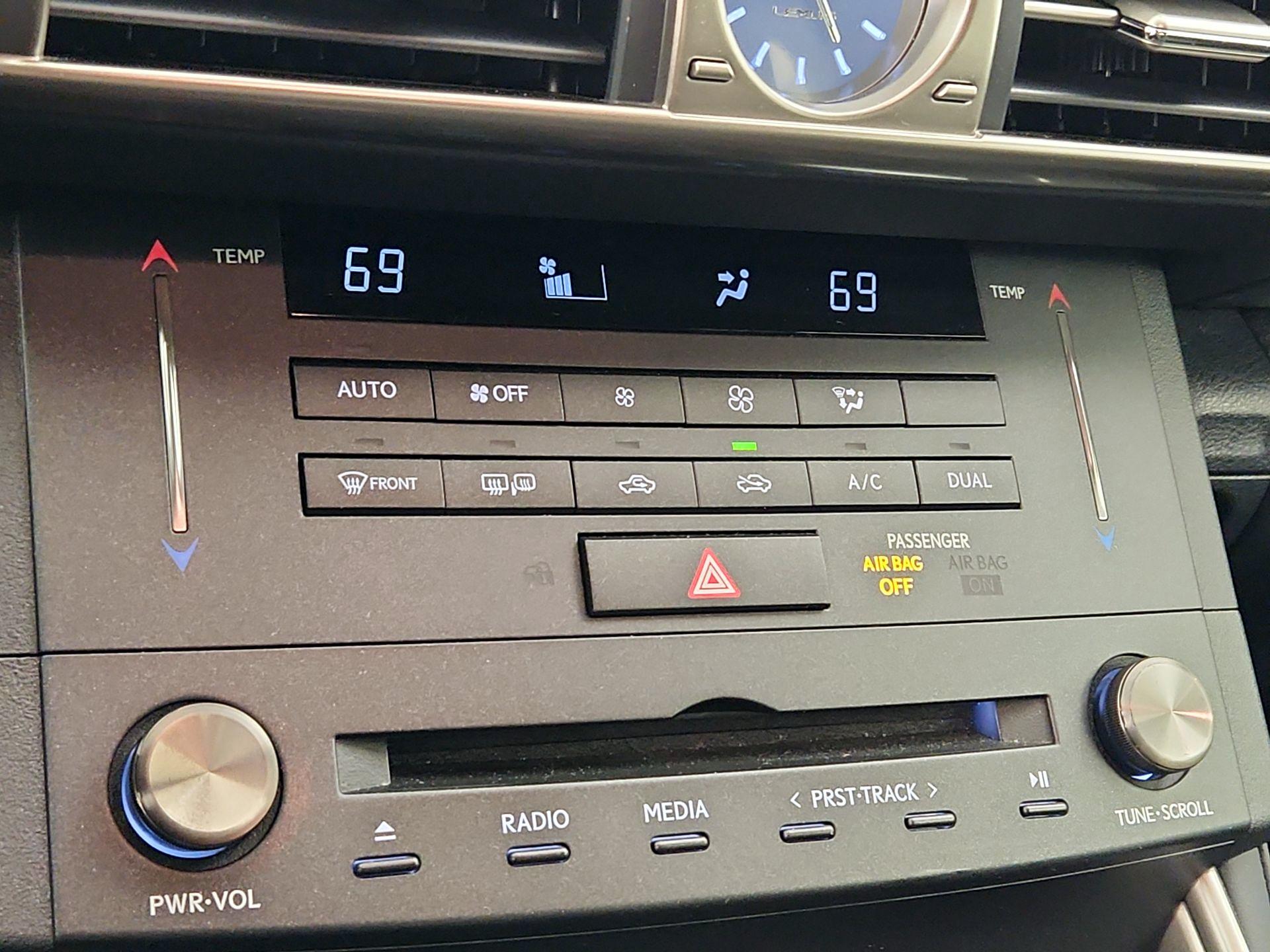 Thumbnail: 2015 Lexus IS - 17